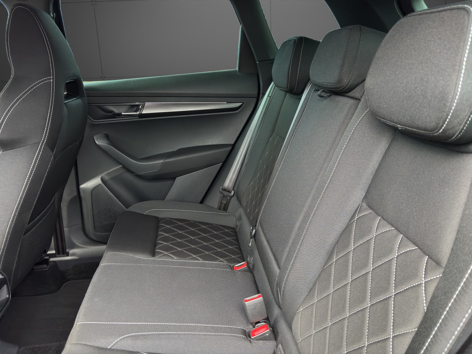 SKODA Karoq 2.0 TDI CR Sport Line 4x4 DSG-image-11