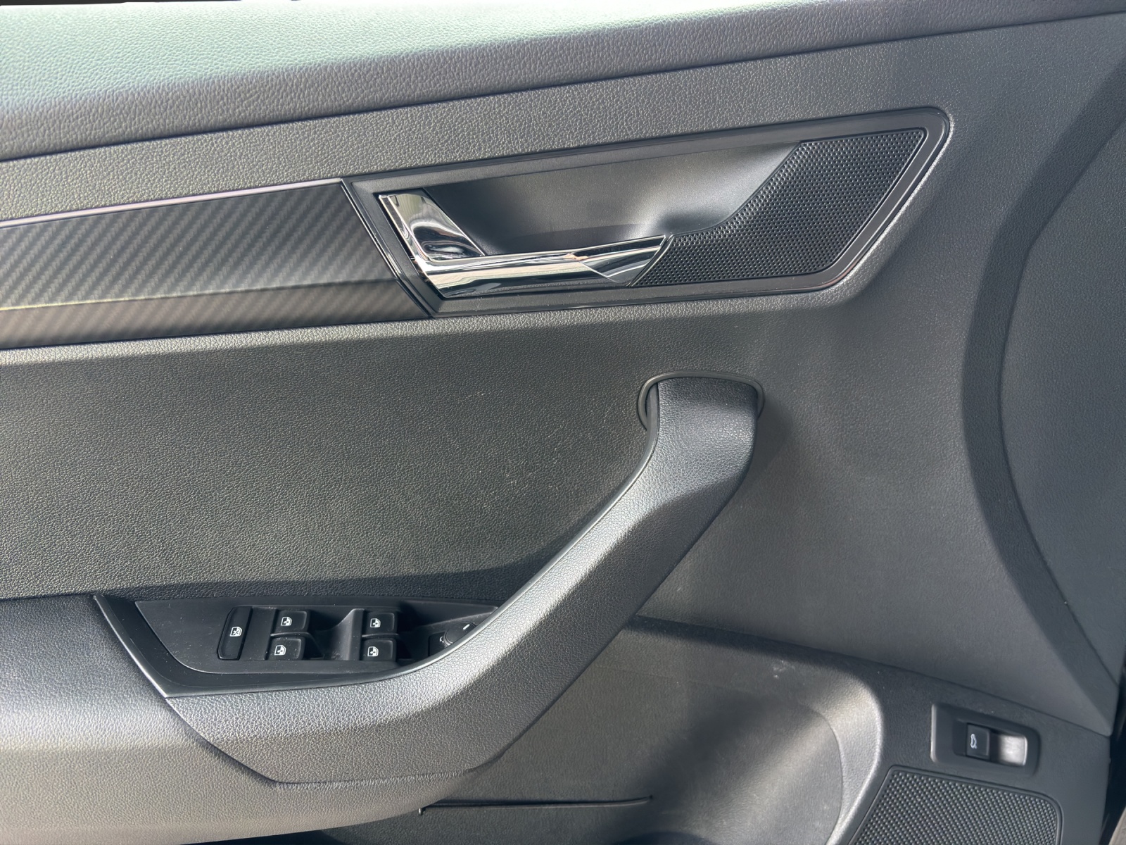 SKODA Karoq 2.0 TDI CR Sport Line 4x4 DSG-image-10