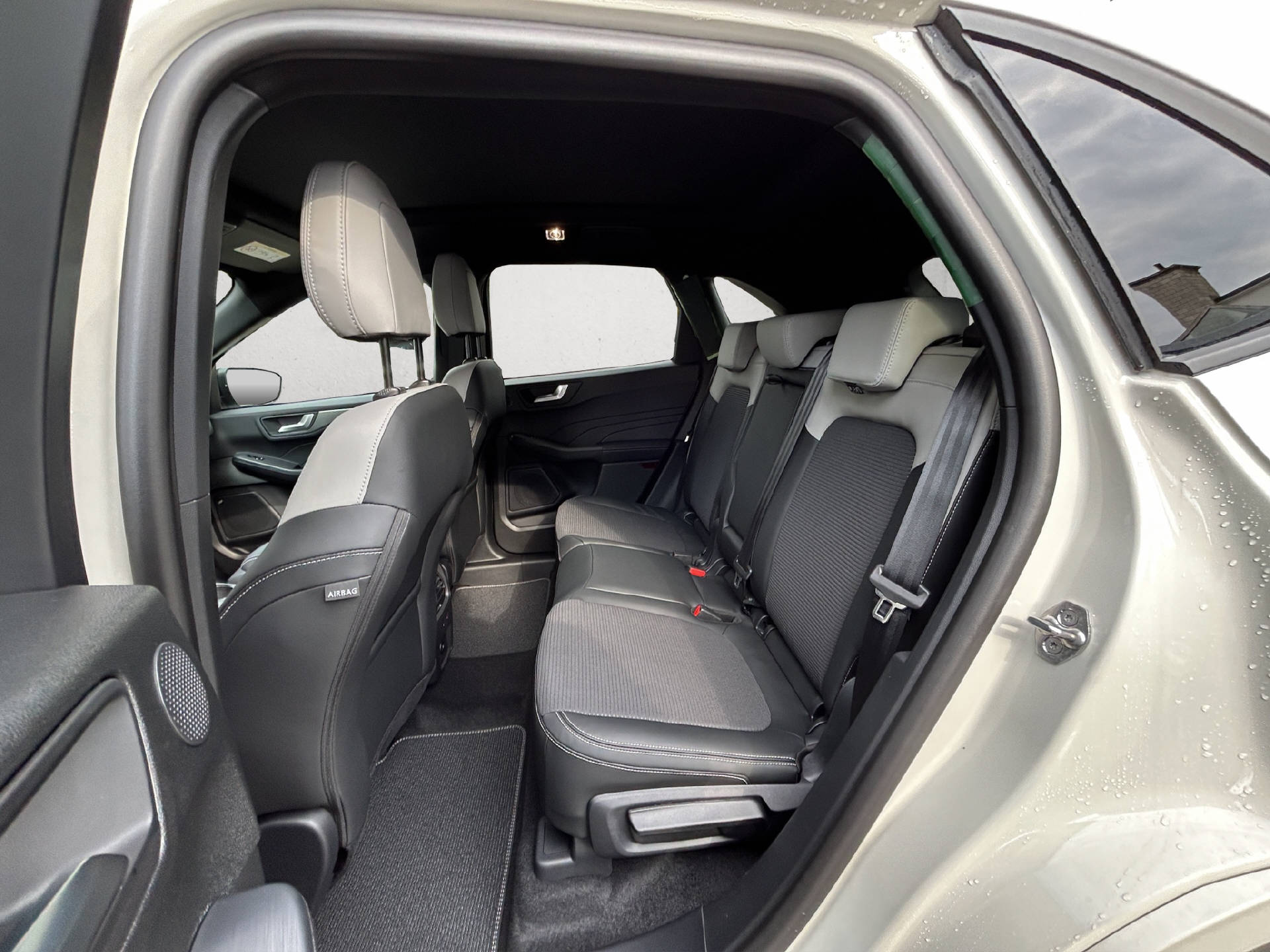 FORD Kuga 2.5 Hybrid Sound Edition 4x4-image-13