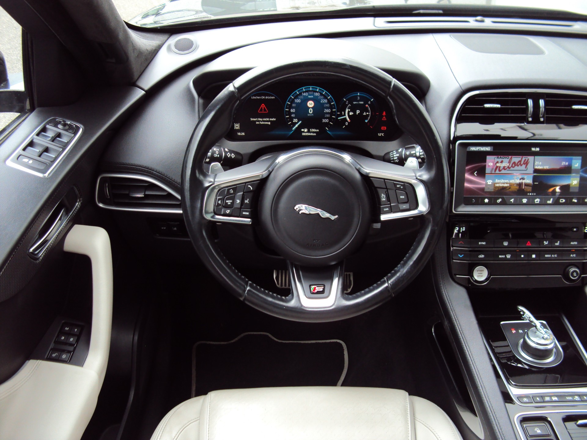 JAGUAR F-Pace 3.0 TD Prestige AWD Automatik-image-8