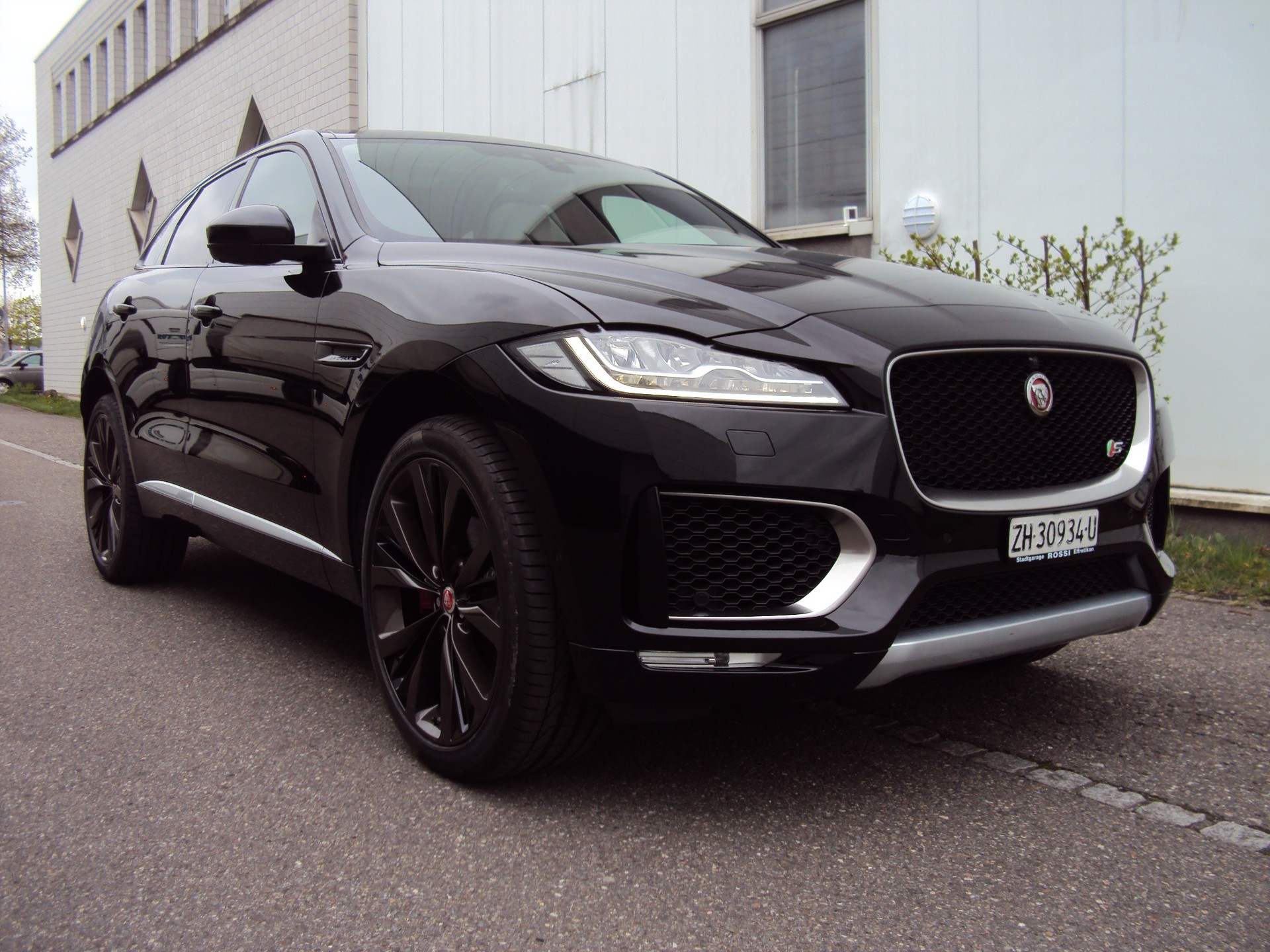 JAGUAR F-Pace 3.0 TD Prestige AWD Automatik-image-1