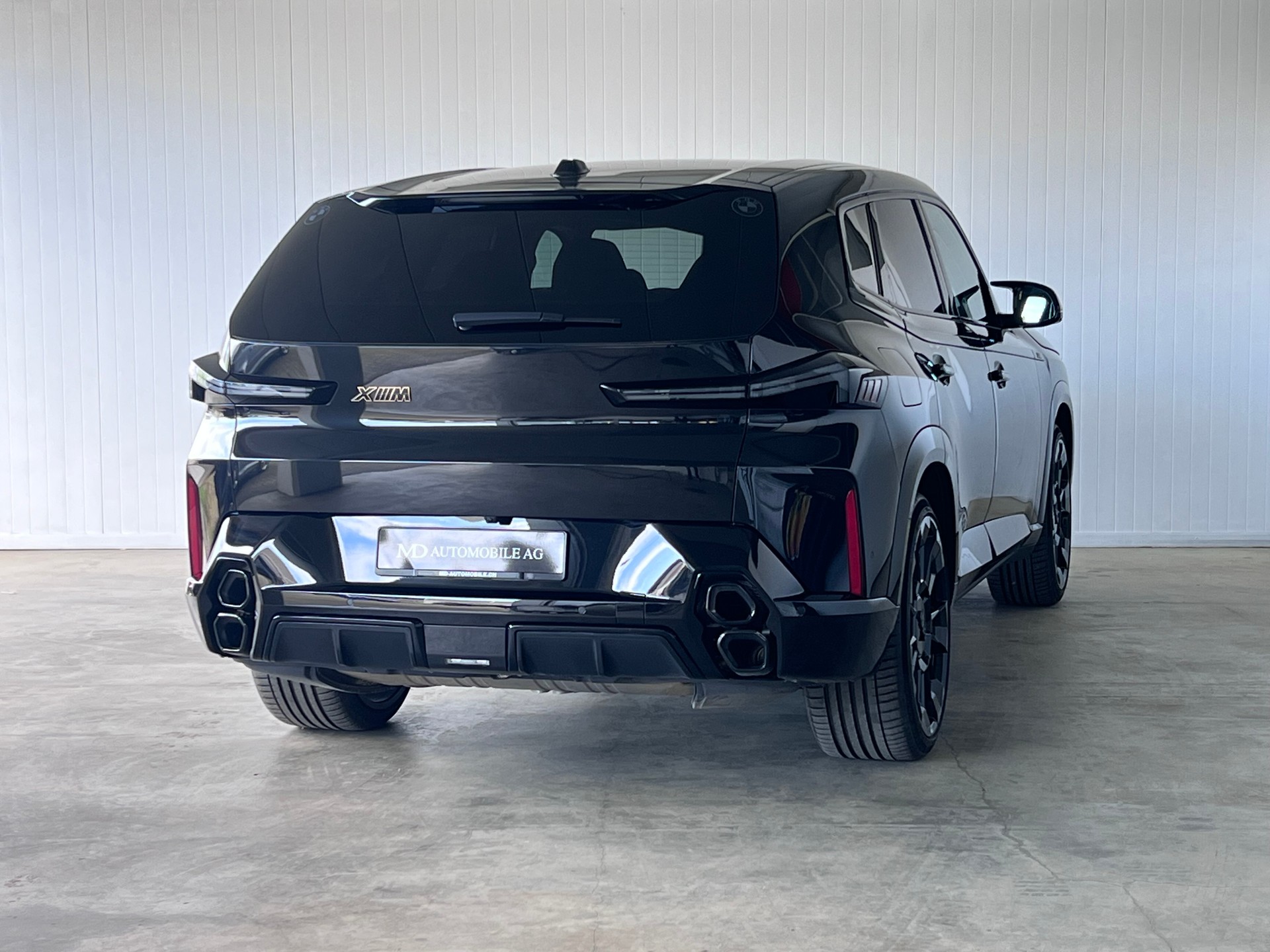BMW XM xDrive PHEV Steptronic-image-6