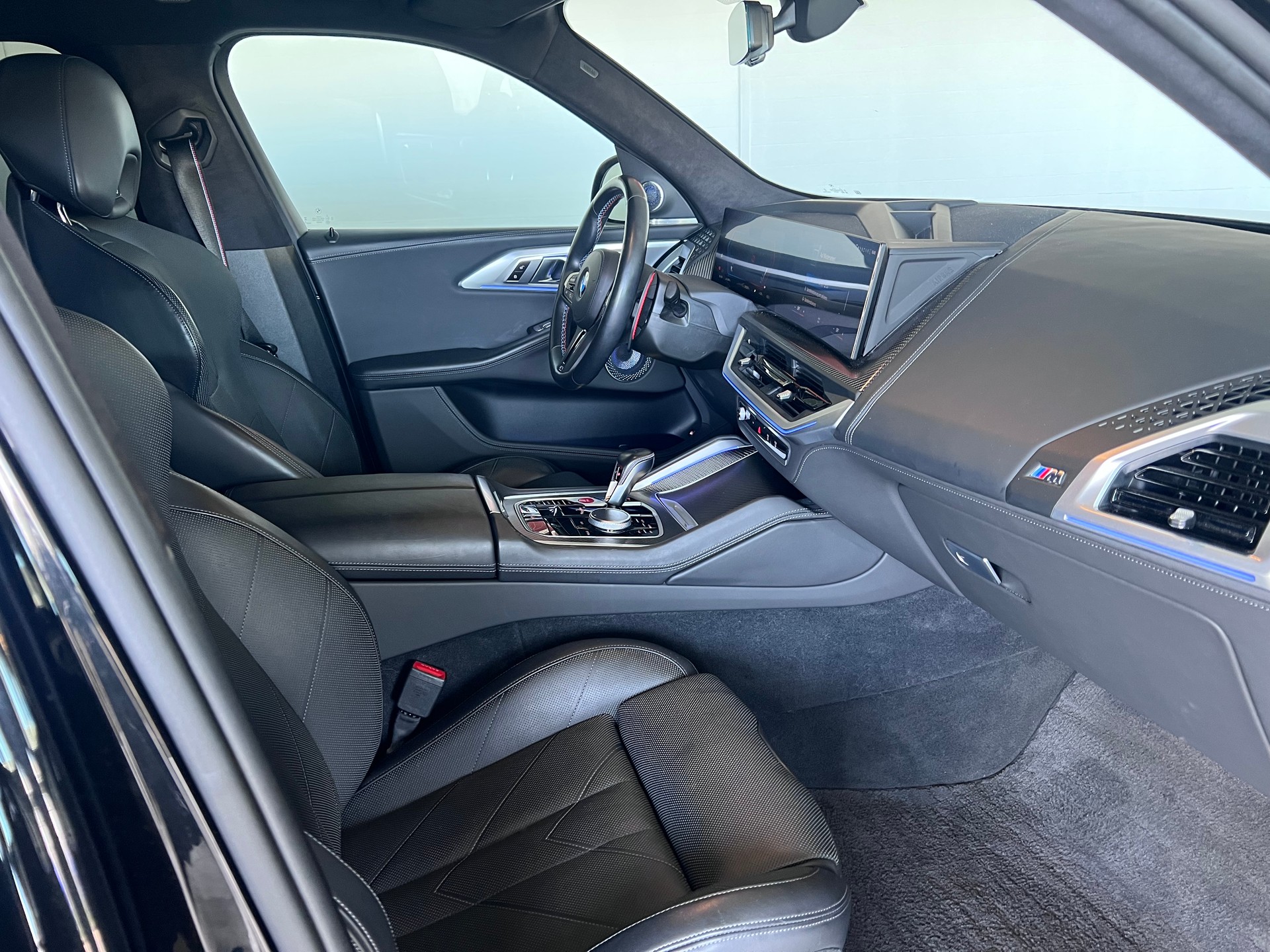 BMW XM xDrive PHEV Steptronic-image-14