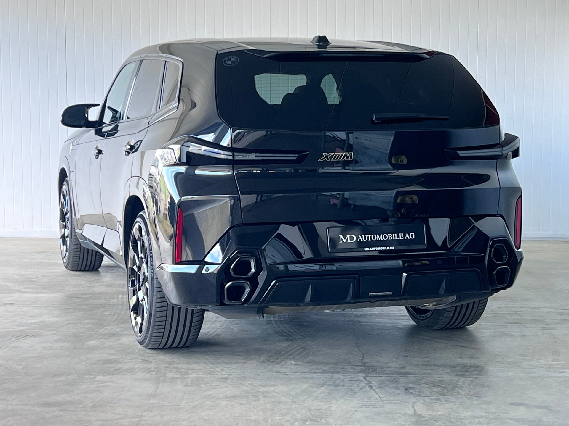 BMW XM xDrive PHEV Steptronic-image-8