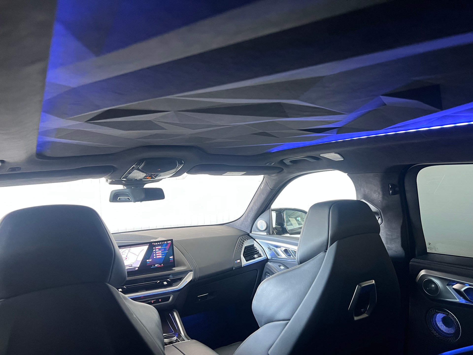 BMW XM xDrive PHEV Steptronic-image-18