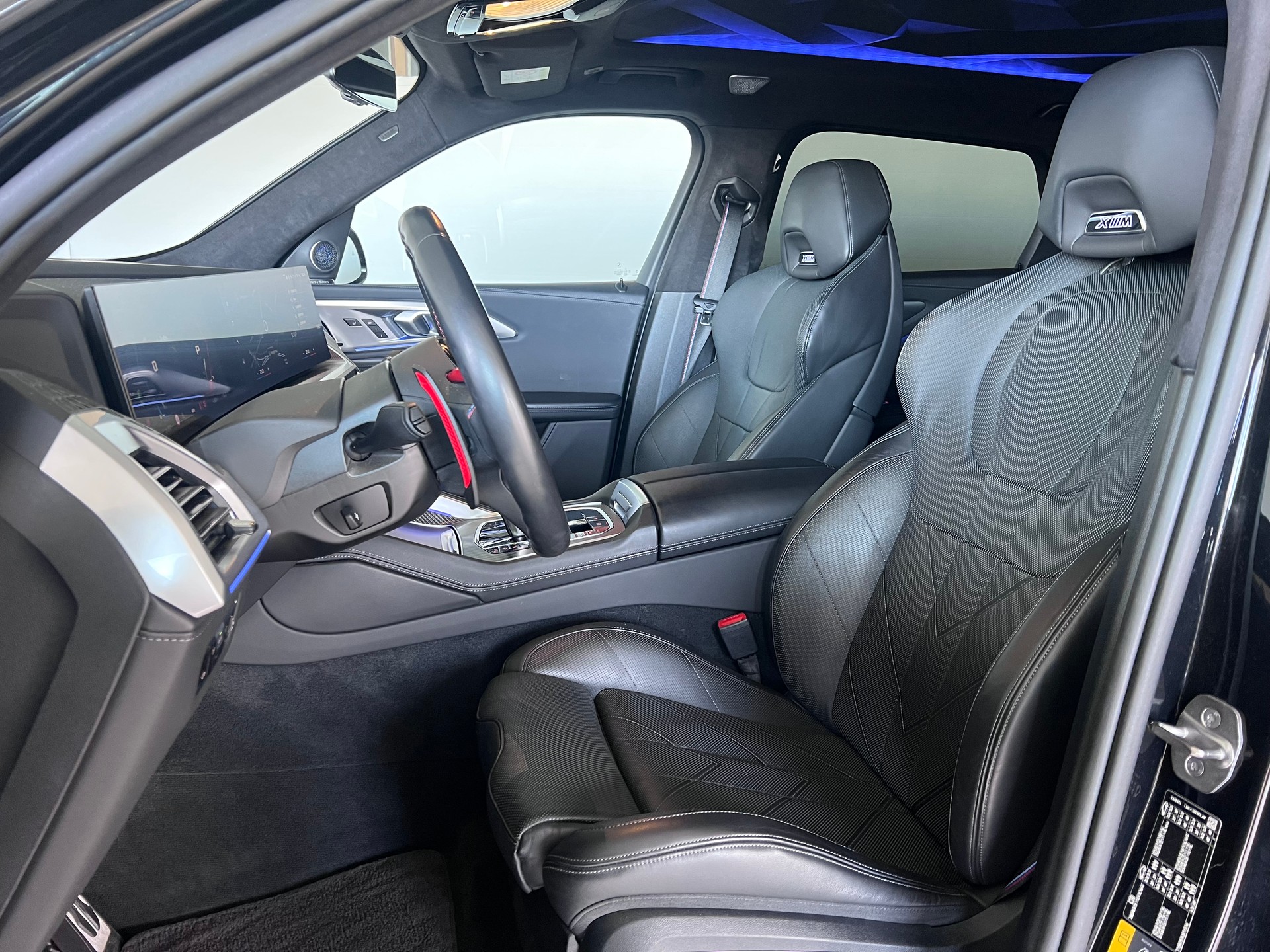 BMW XM xDrive PHEV Steptronic-image-12