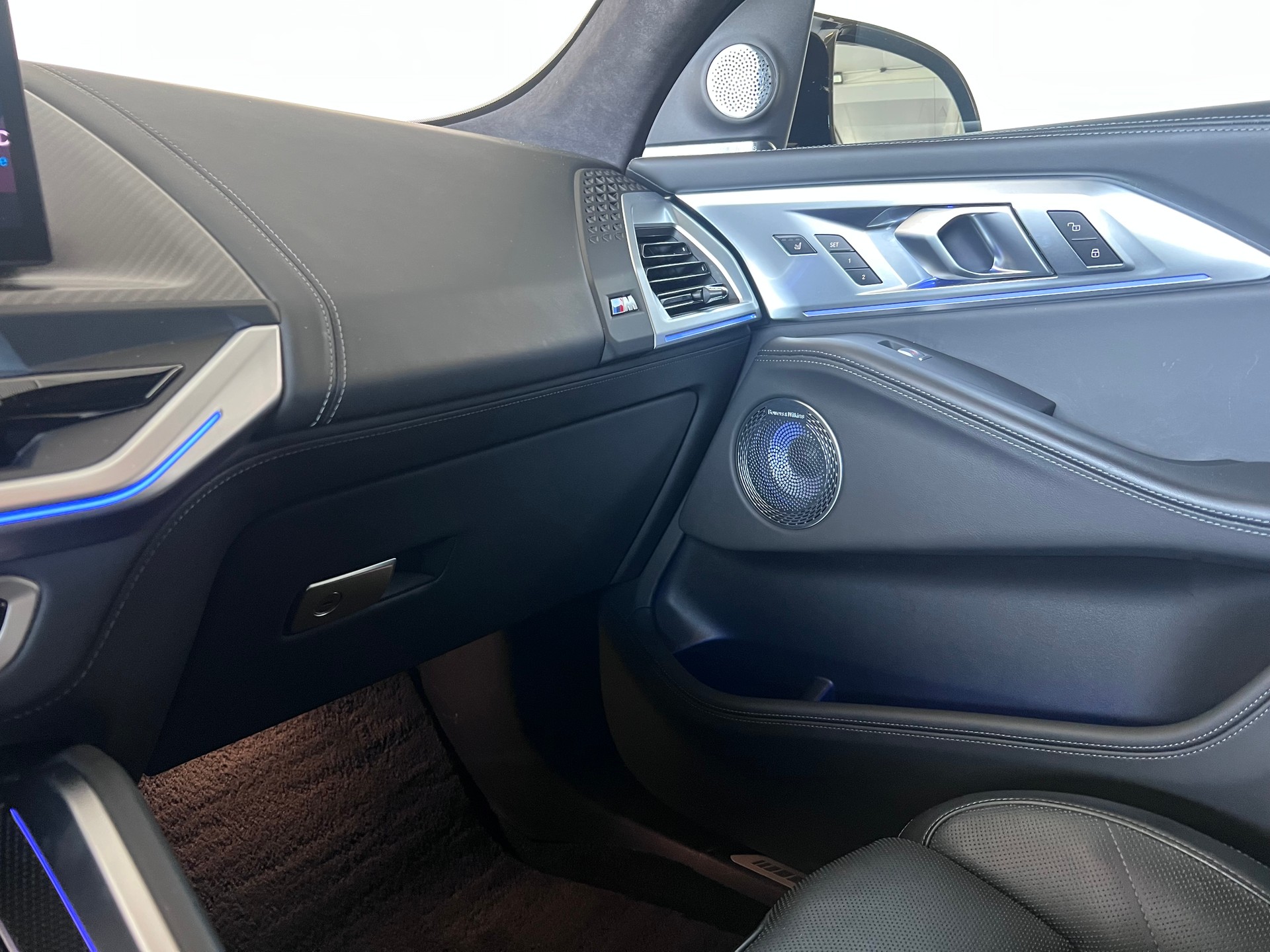 BMW XM xDrive PHEV Steptronic-image-22