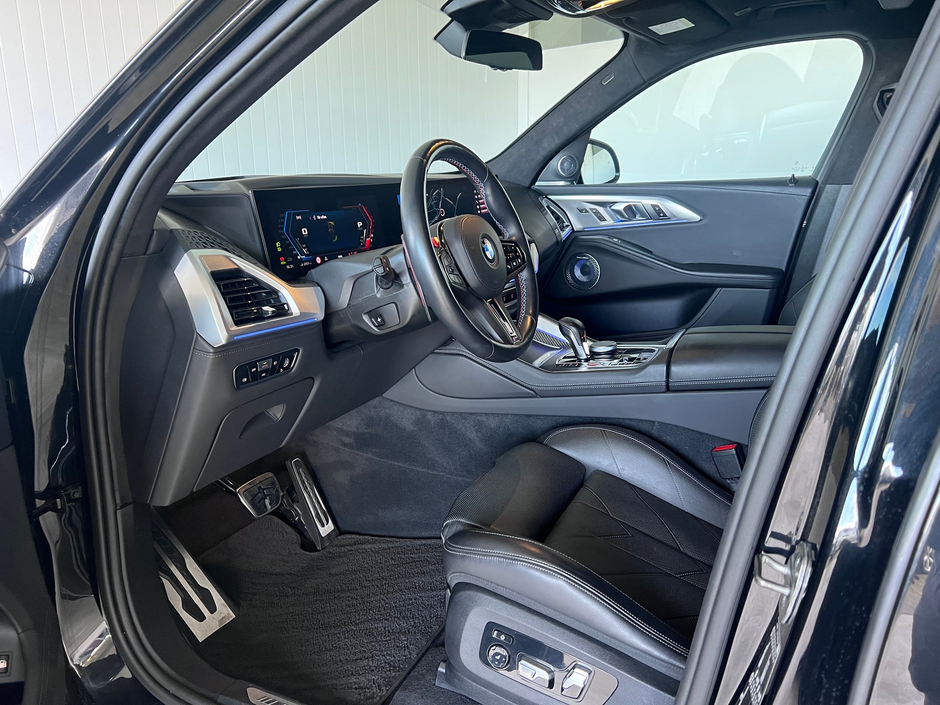 BMW XM xDrive PHEV Steptronic-image-11