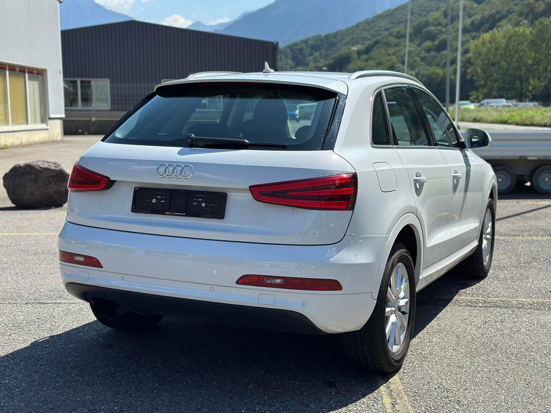 AUDI Q3 2.0 TFSI quattro S-tronic-showroom-element-2