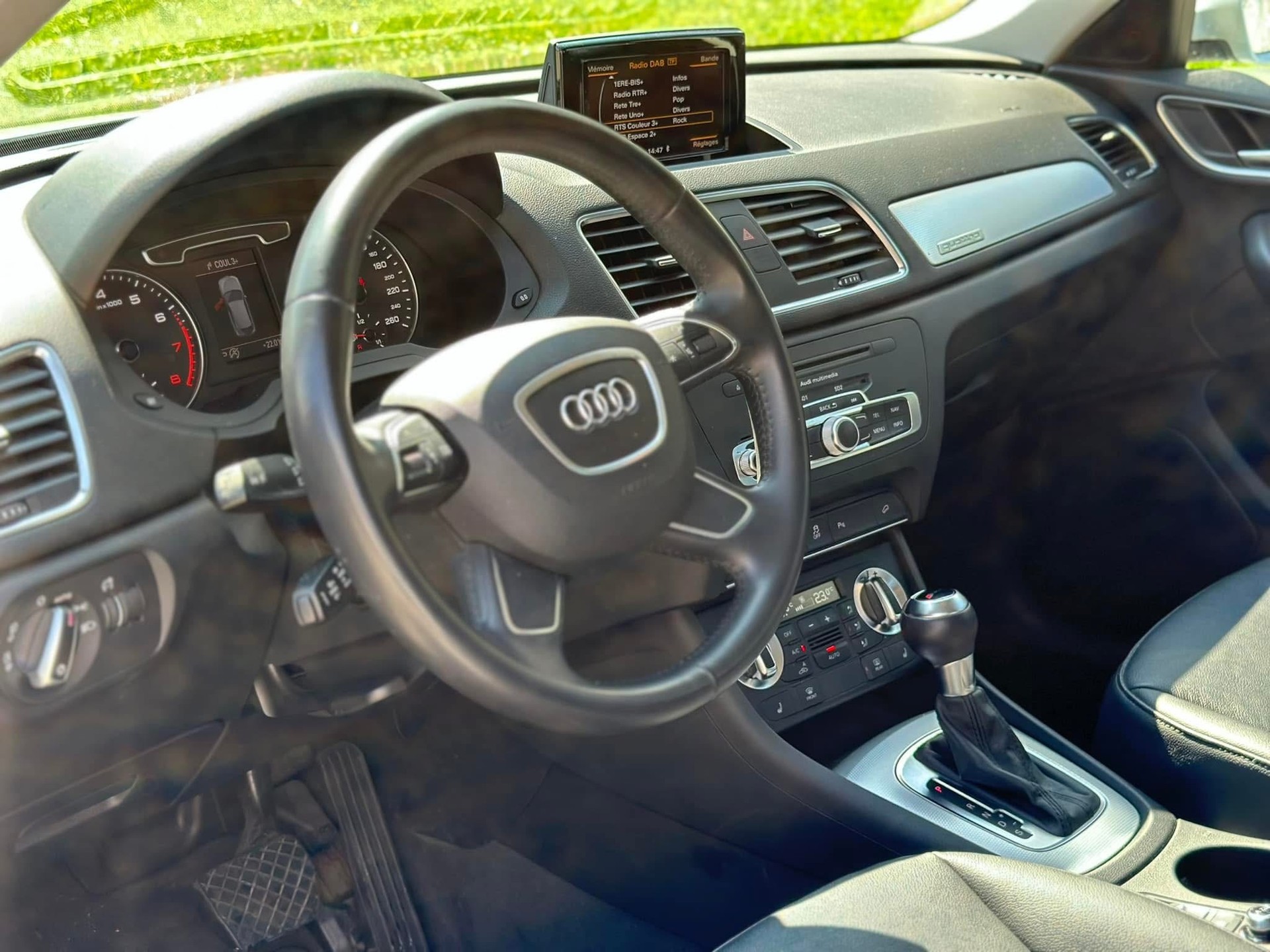 AUDI Q3 2.0 TFSI quattro S-tronic-image-12