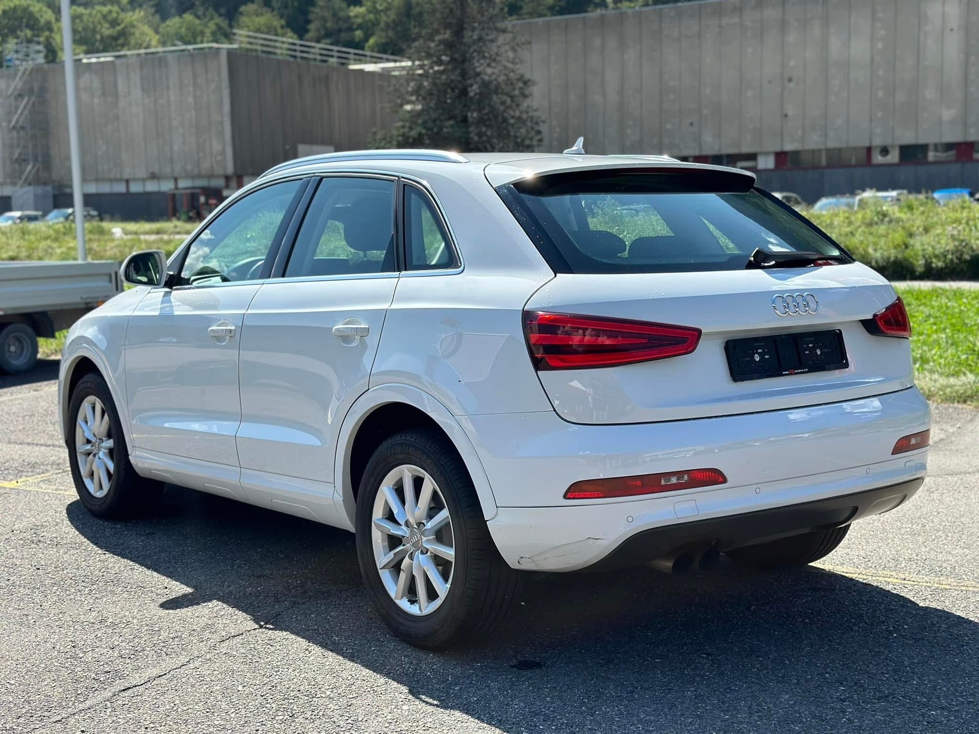 AUDI Q3 2.0 TFSI quattro S-tronic-showroom-element-1