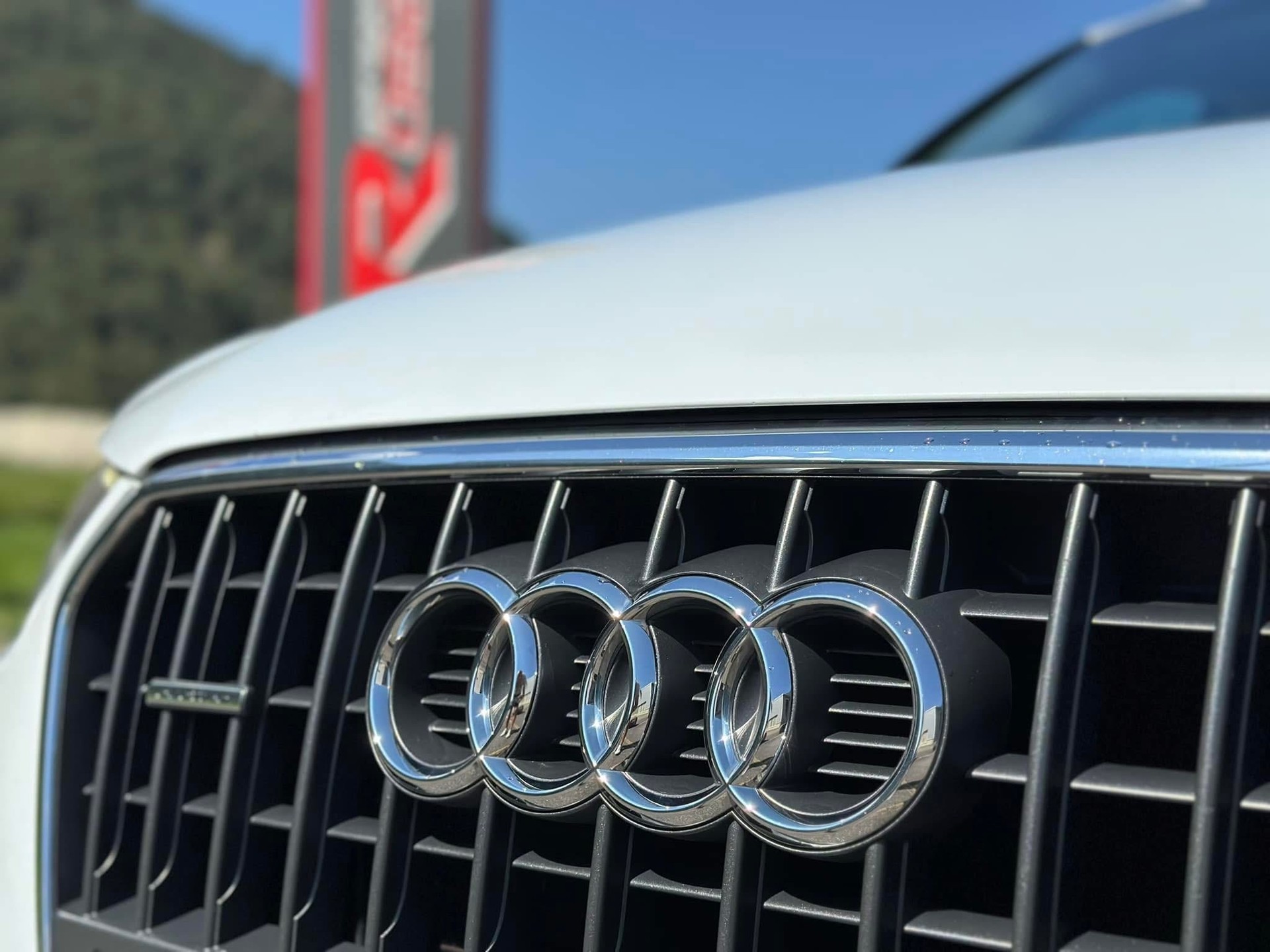 AUDI Q3 2.0 TFSI quattro S-tronic-showroom-element-3