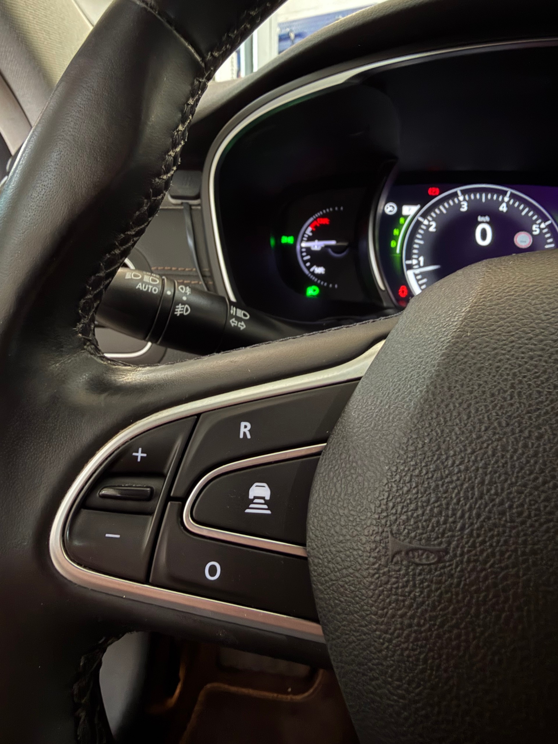 RENAULT Talisman Grandtour 1.6 TCe Intens EDC-image-19