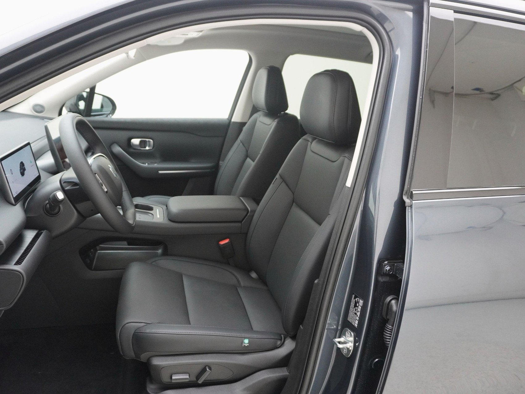 LEAPMOTOR C10 Design Pro MAX AWD-image-11