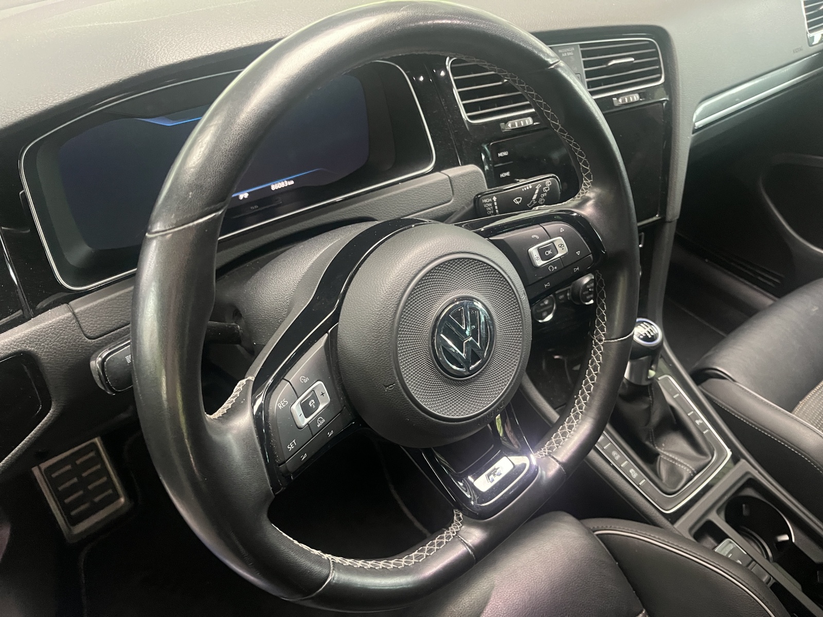 VW Golf VII 2.0 TSI R 310 4motion-image-9