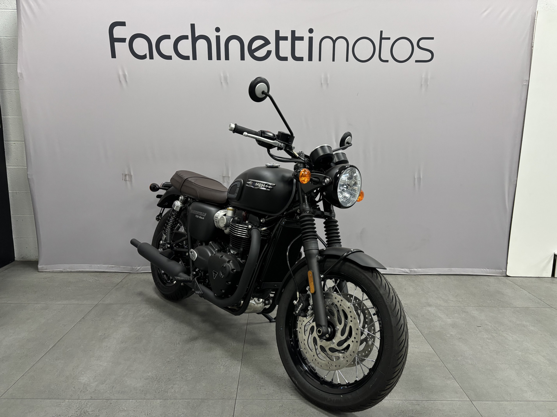 TRIUMPH Bonneville T120 Black-image-1