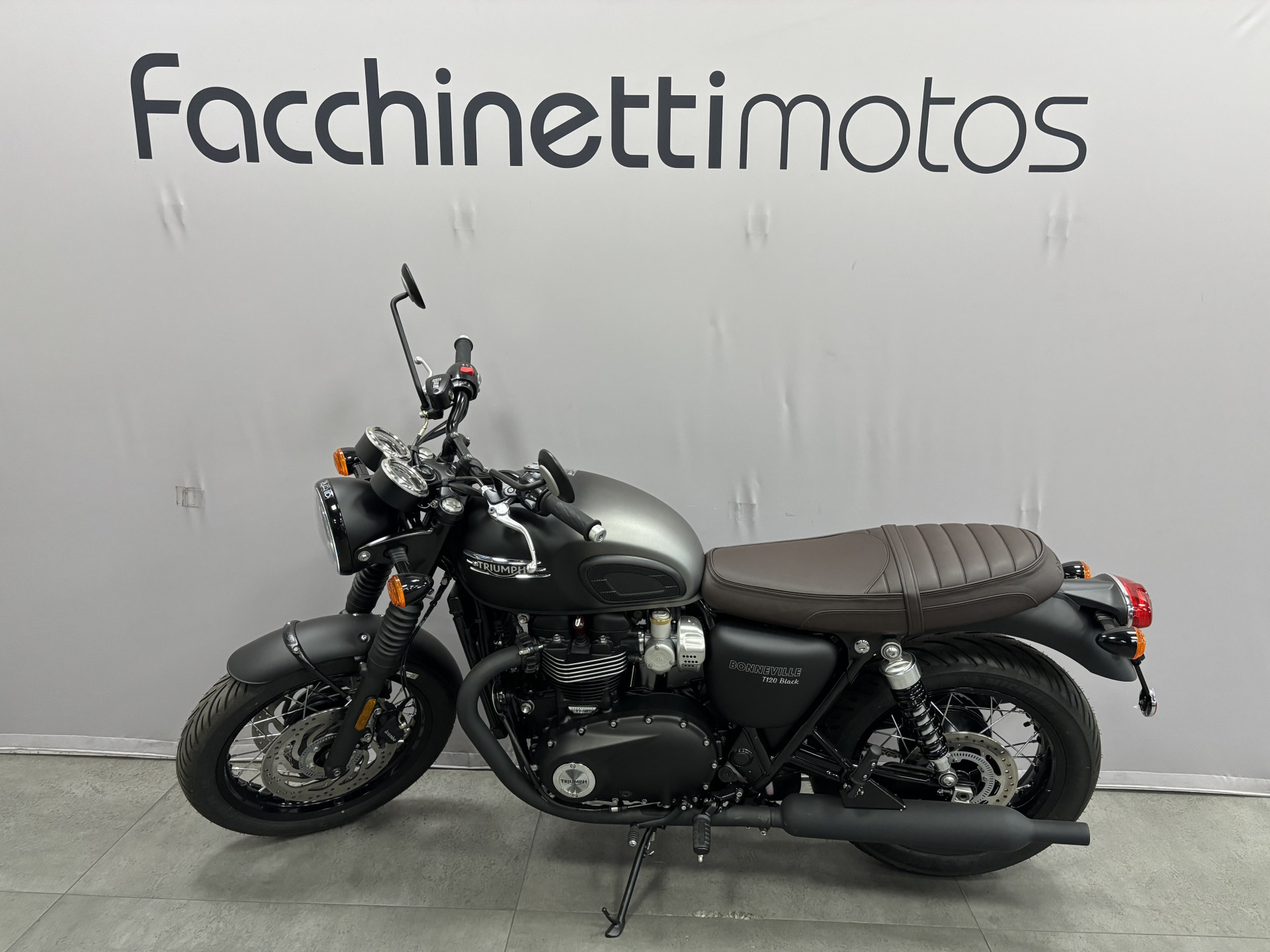 TRIUMPH Bonneville T120 Black-image-3