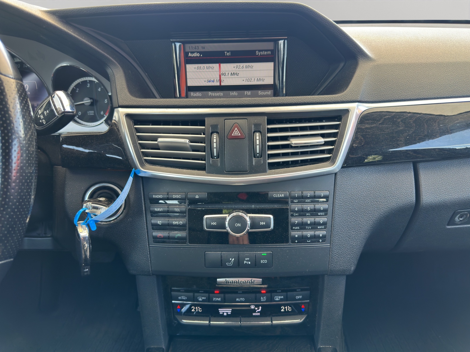 MERCEDES-BENZ E 250 CDI BlueEff. Avantgarde 4Matic 7G-Tronic-image-16