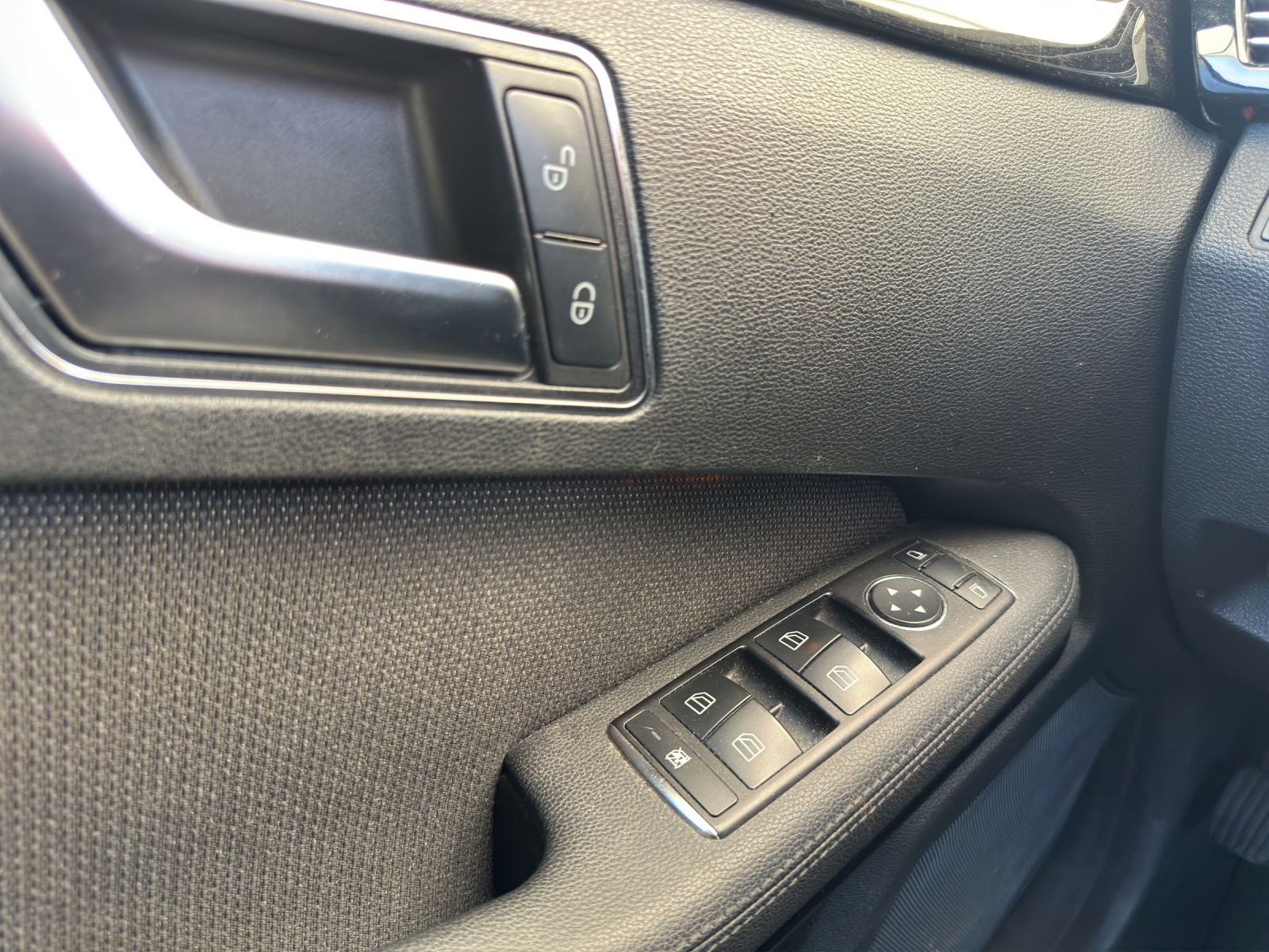 MERCEDES-BENZ E 250 CDI BlueEff. Avantgarde 4Matic 7G-Tronic-image-14