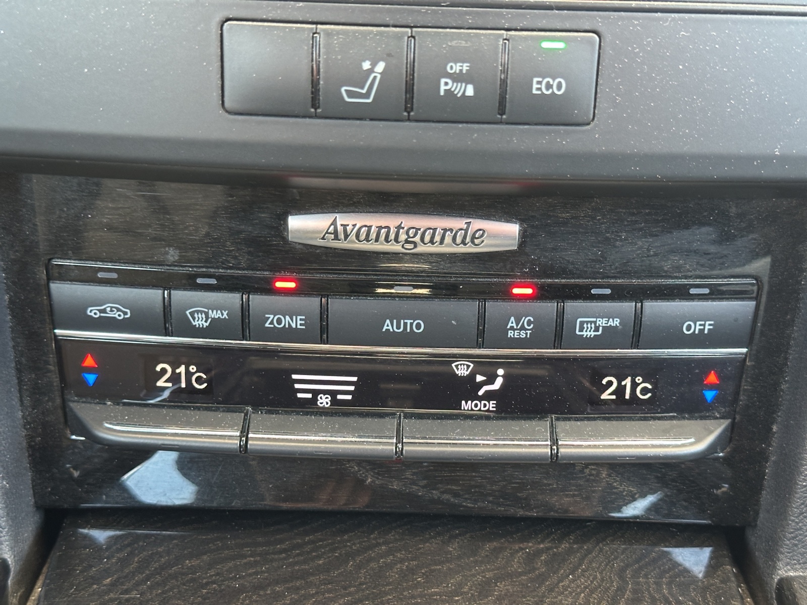 MERCEDES-BENZ E 250 CDI BlueEff. Avantgarde 4Matic 7G-Tronic-image-19