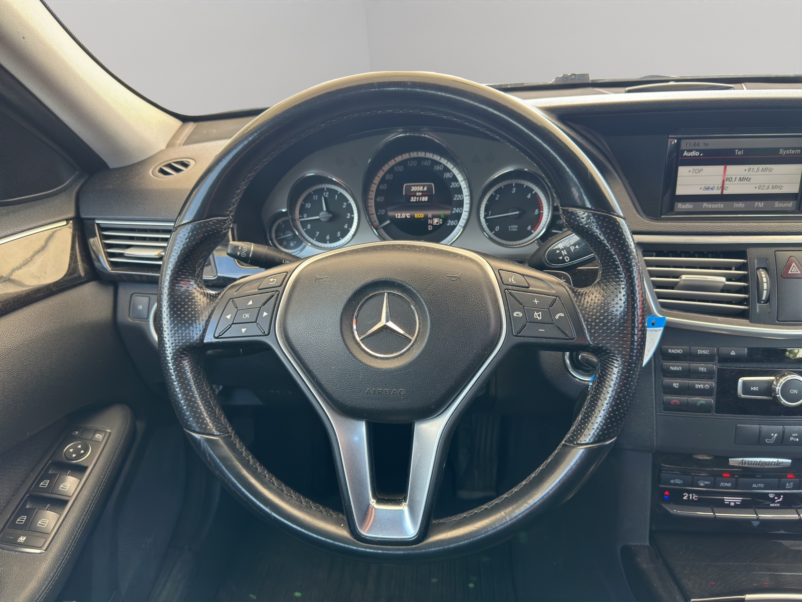 MERCEDES-BENZ E 250 CDI BlueEff. Avantgarde 4Matic 7G-Tronic-image-15