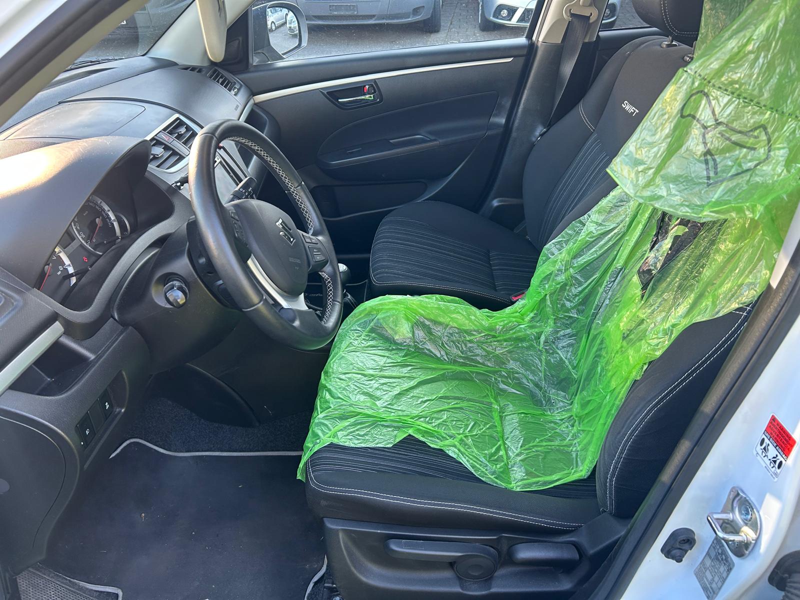 SUZUKI Swift 1.2i 16V Compact Top-image-9