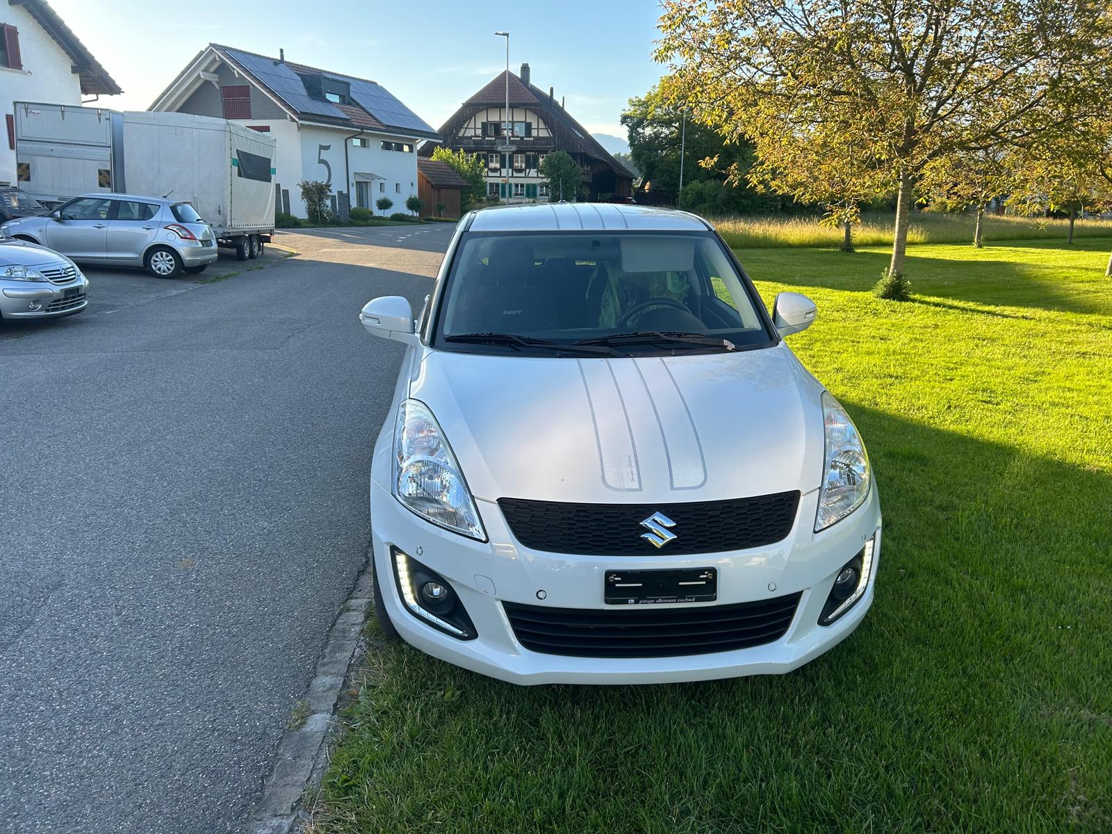 SUZUKI Swift 1.2i 16V Compact Top-image-1