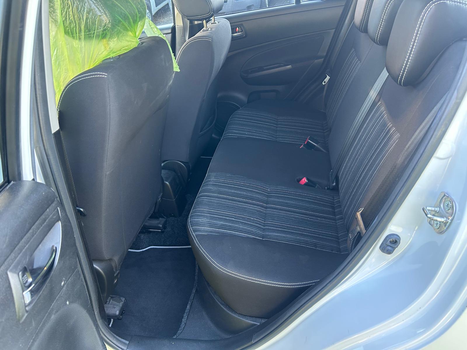 SUZUKI Swift 1.2i 16V Compact Top-image-8