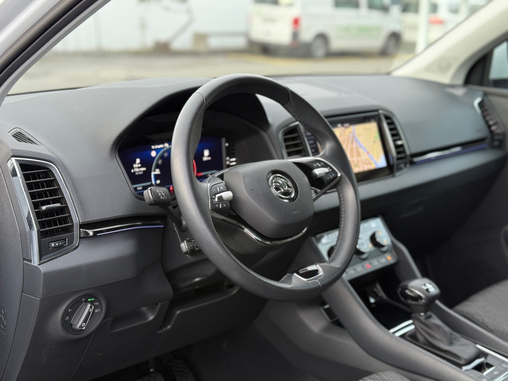 SKODA Karoq 2.0 TDI Style 4x4 DSG-image-9