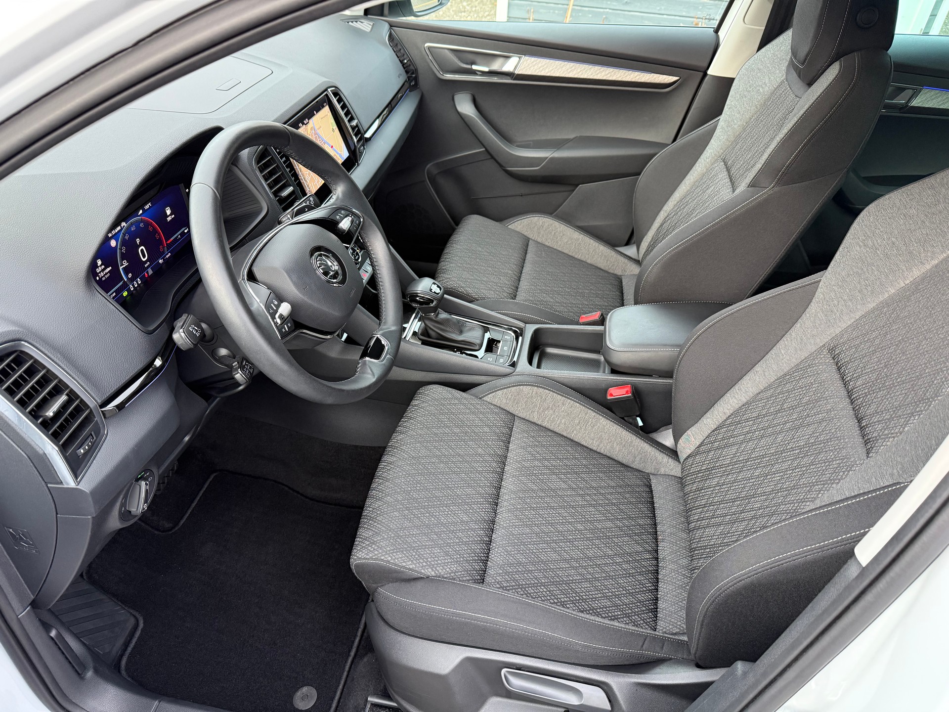 SKODA Karoq 2.0 TDI Style 4x4 DSG-image-11