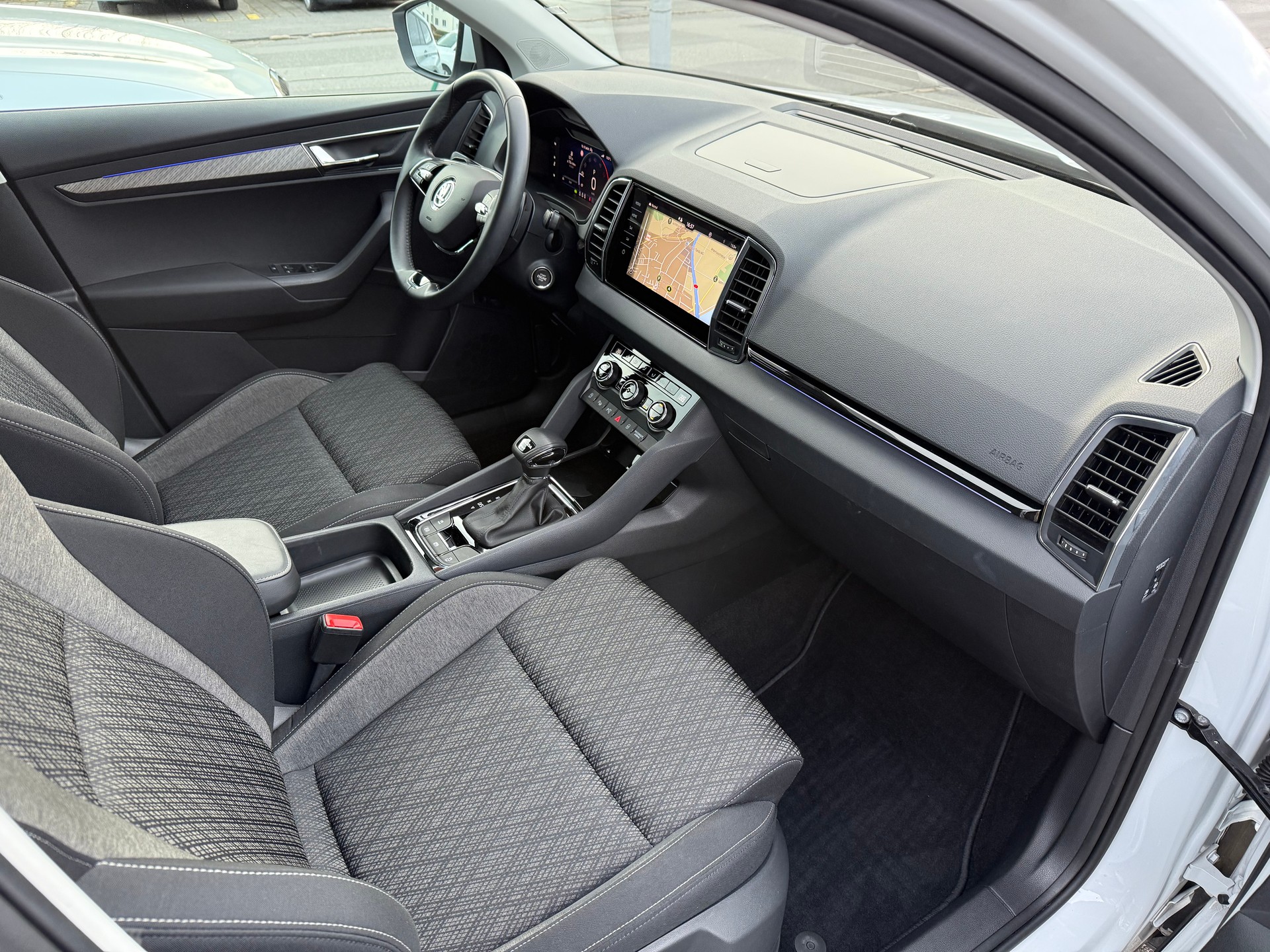 SKODA Karoq 2.0 TDI Style 4x4 DSG-image-23