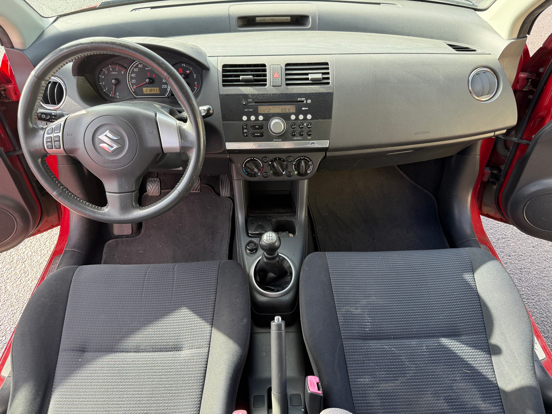 SUZUKI Swift 1.3i 16V GL 4x4-image-12