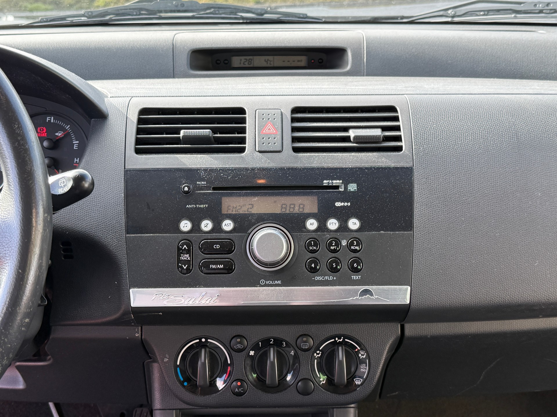 SUZUKI Swift 1.3i 16V GL 4x4-image-13