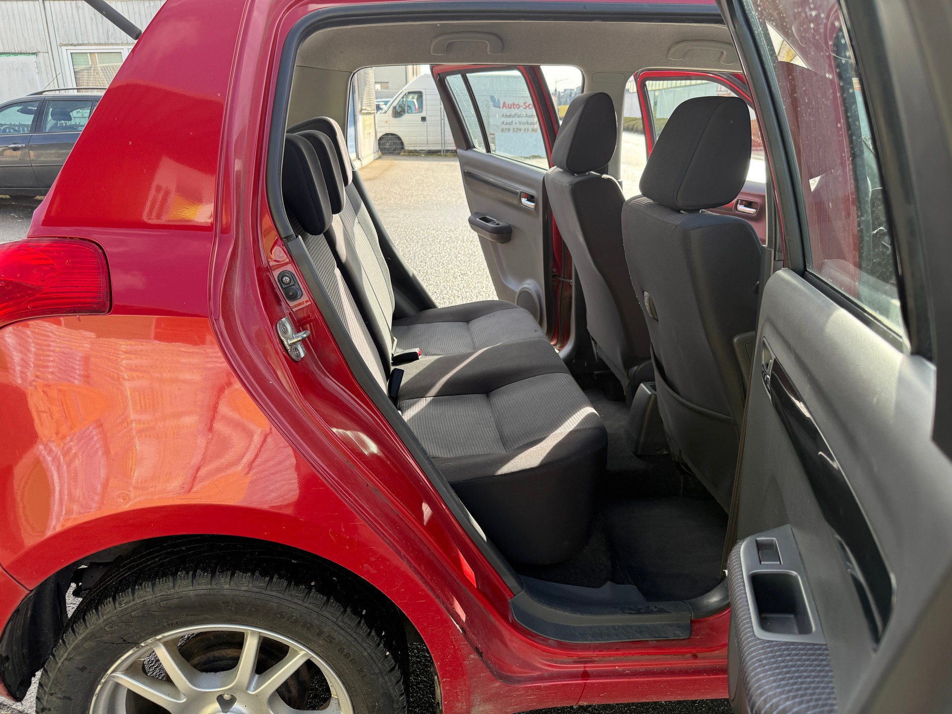 SUZUKI Swift 1.3i 16V GL 4x4-image-10