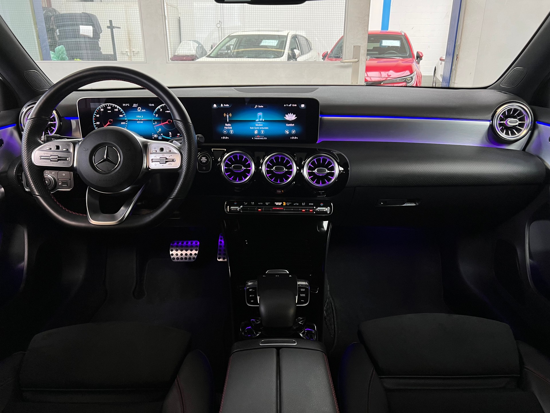 MERCEDES-BENZ A 250 4Matic AMG Line 4Matic 7G-DCT-image-4