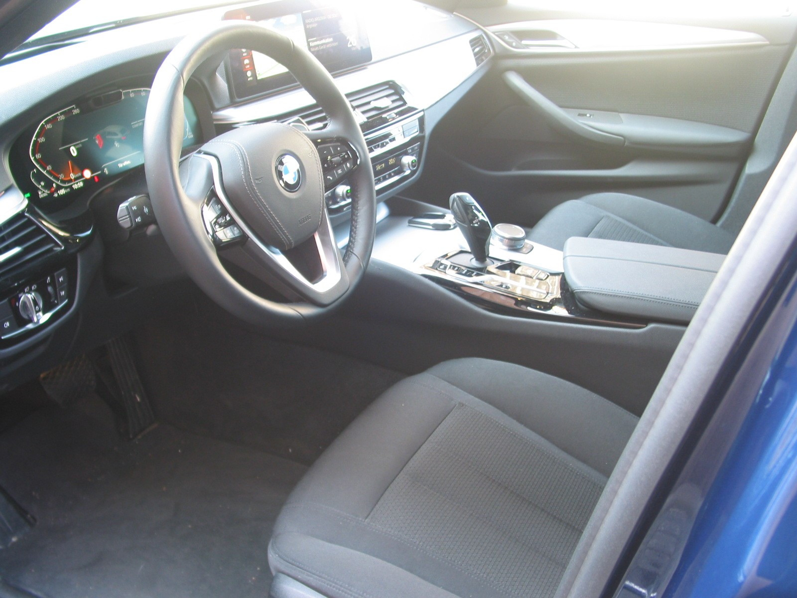 BMW 530d xDrive SAG Touring-image-12
