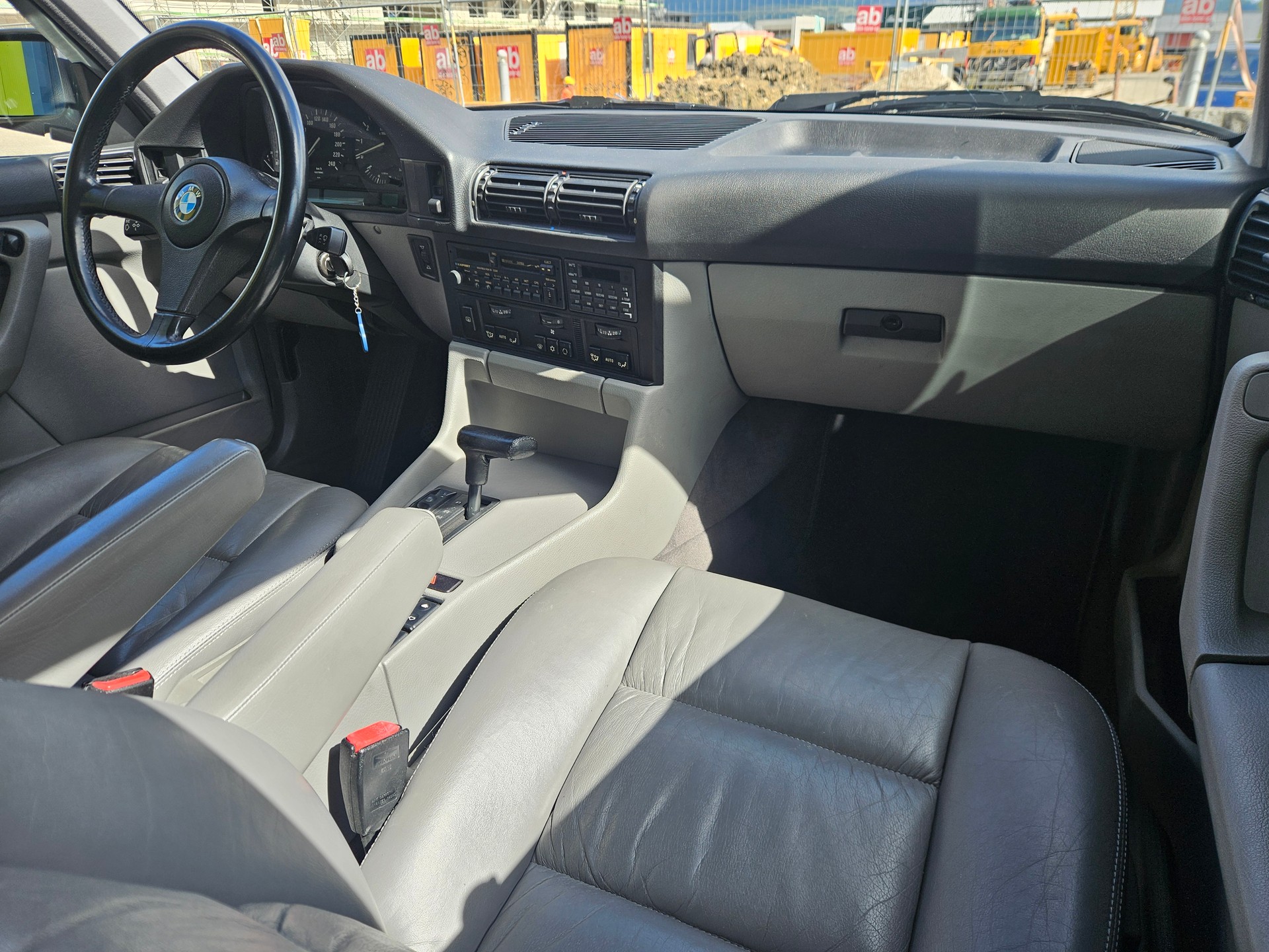 BMW 525i A-image-12