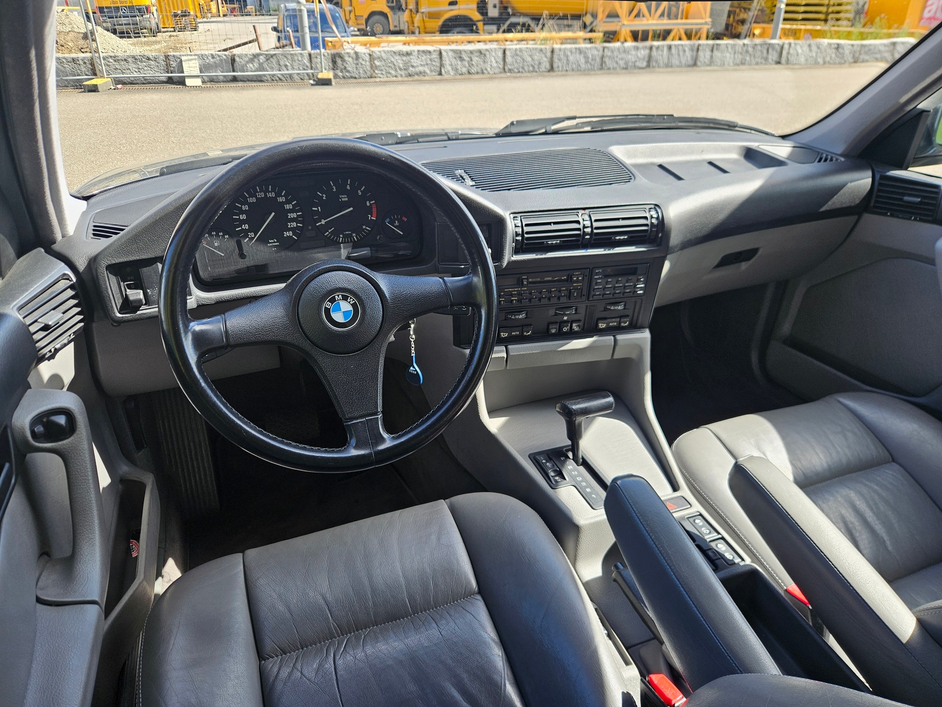 BMW 525i A-image-13