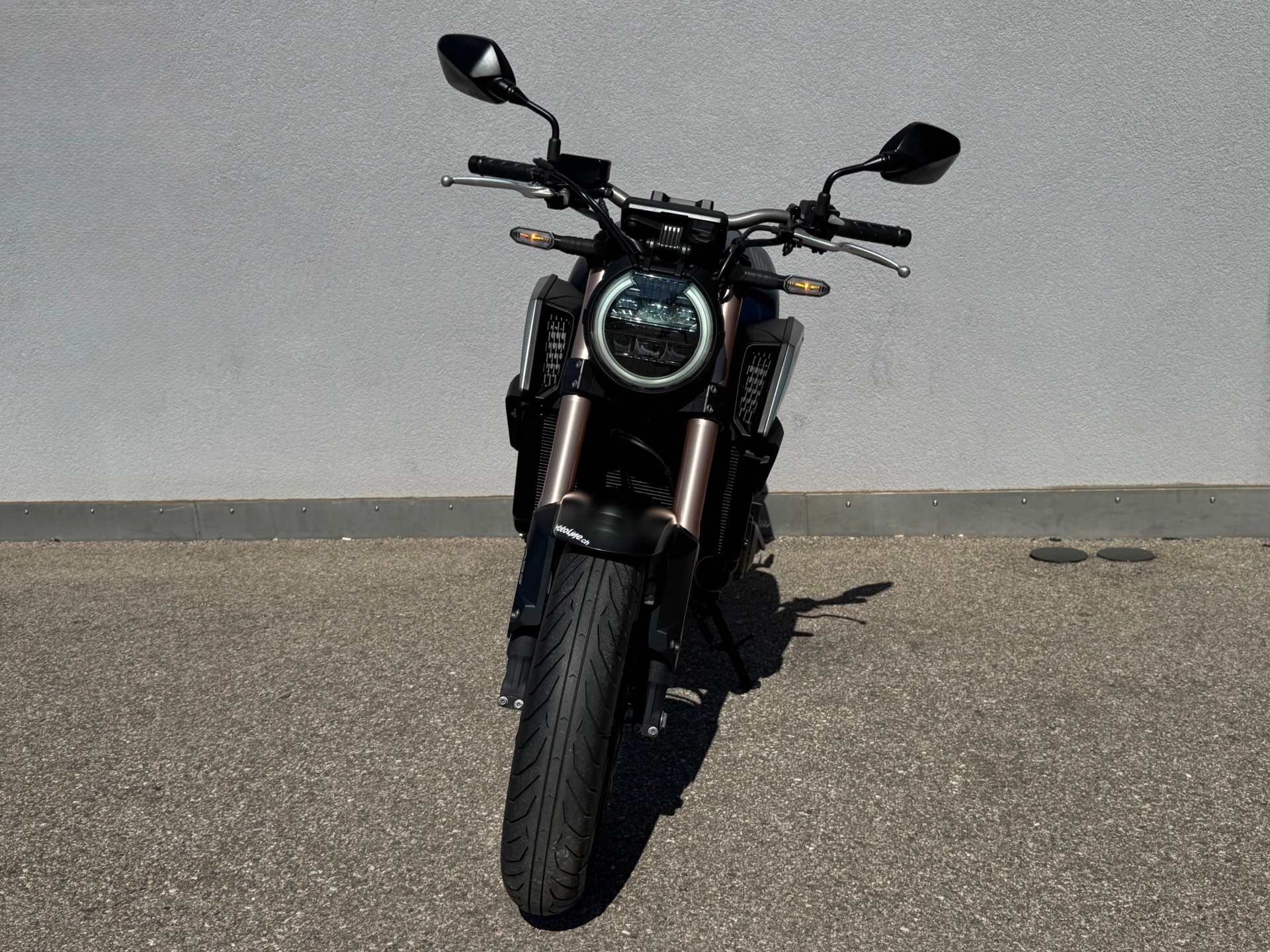 HONDA CB 650 R ABS-showroom-element-3