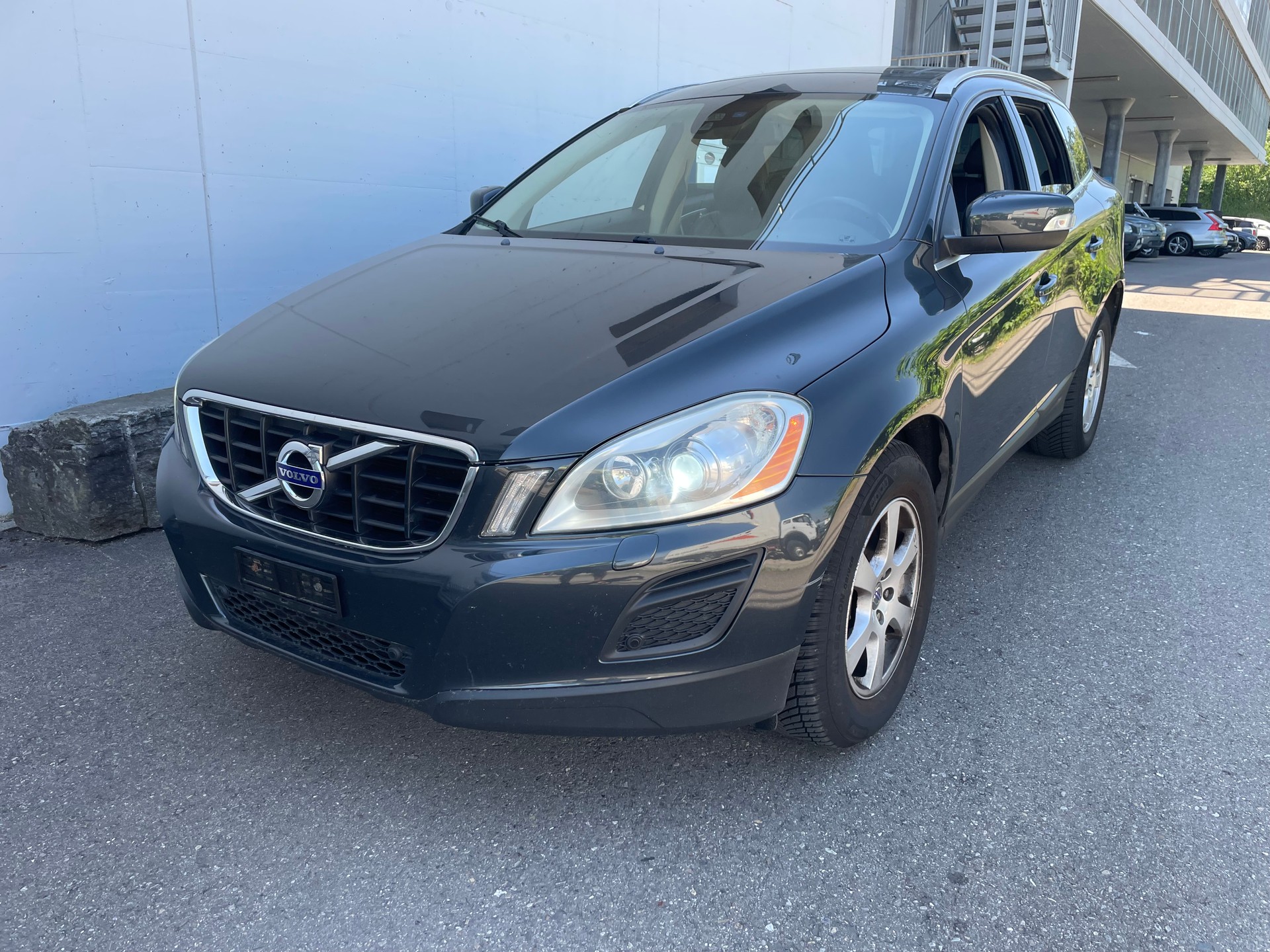 VOLVO XC60 D3 AWD R-Design-image-2