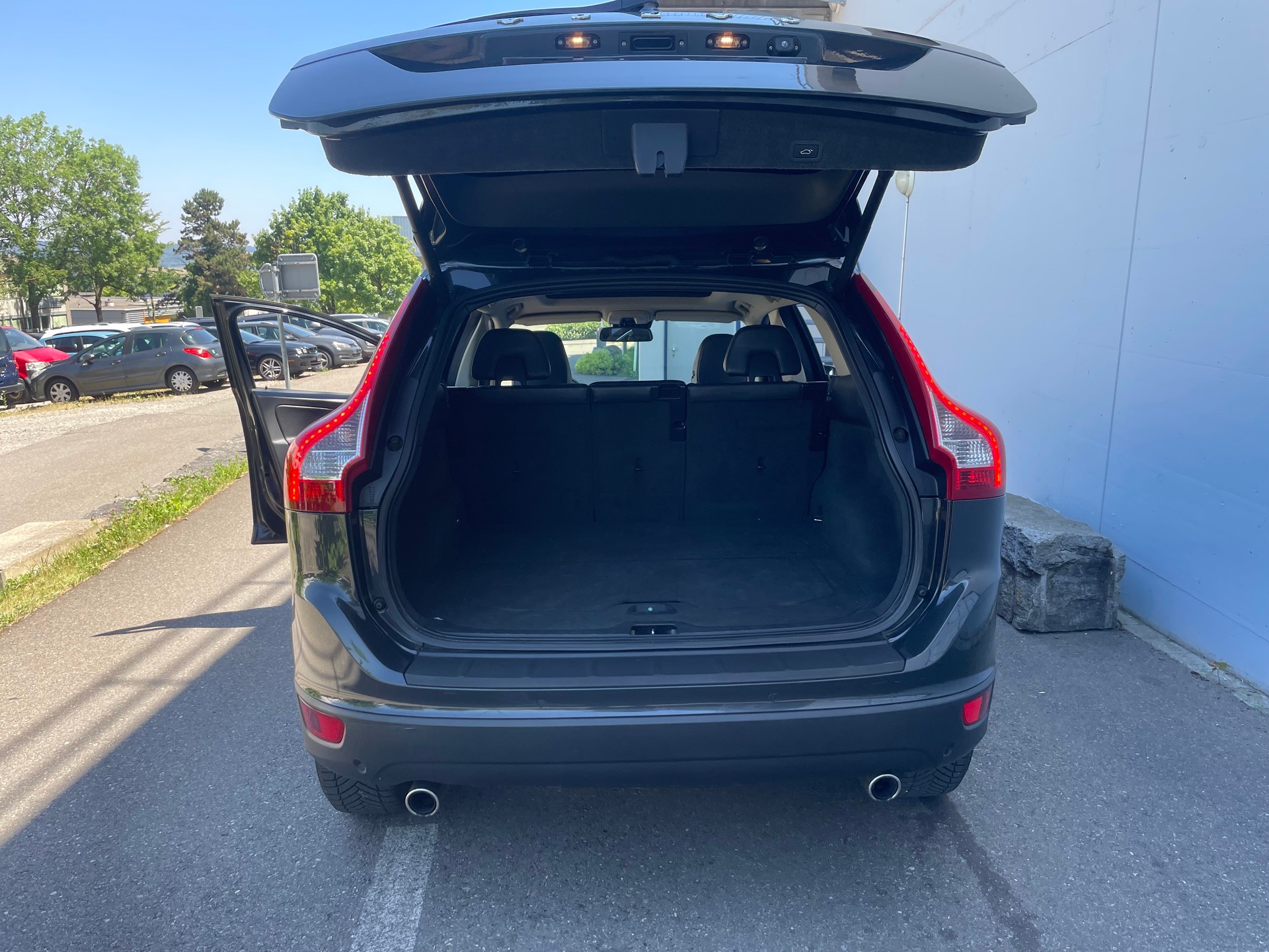 VOLVO XC60 D3 AWD R-Design-image-13