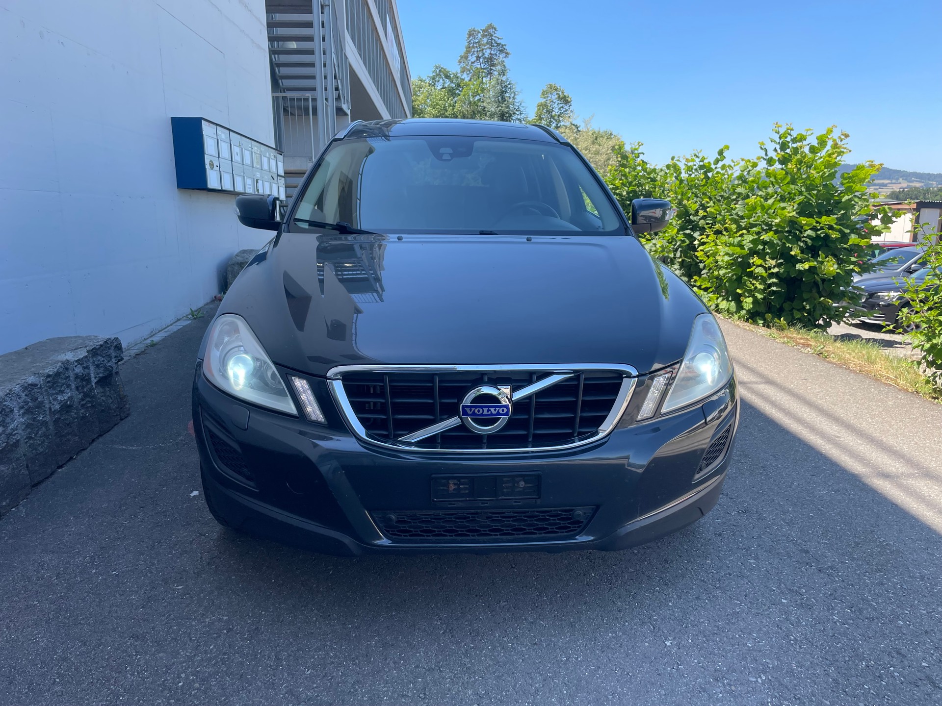 VOLVO XC60 D3 AWD R-Design-image-1