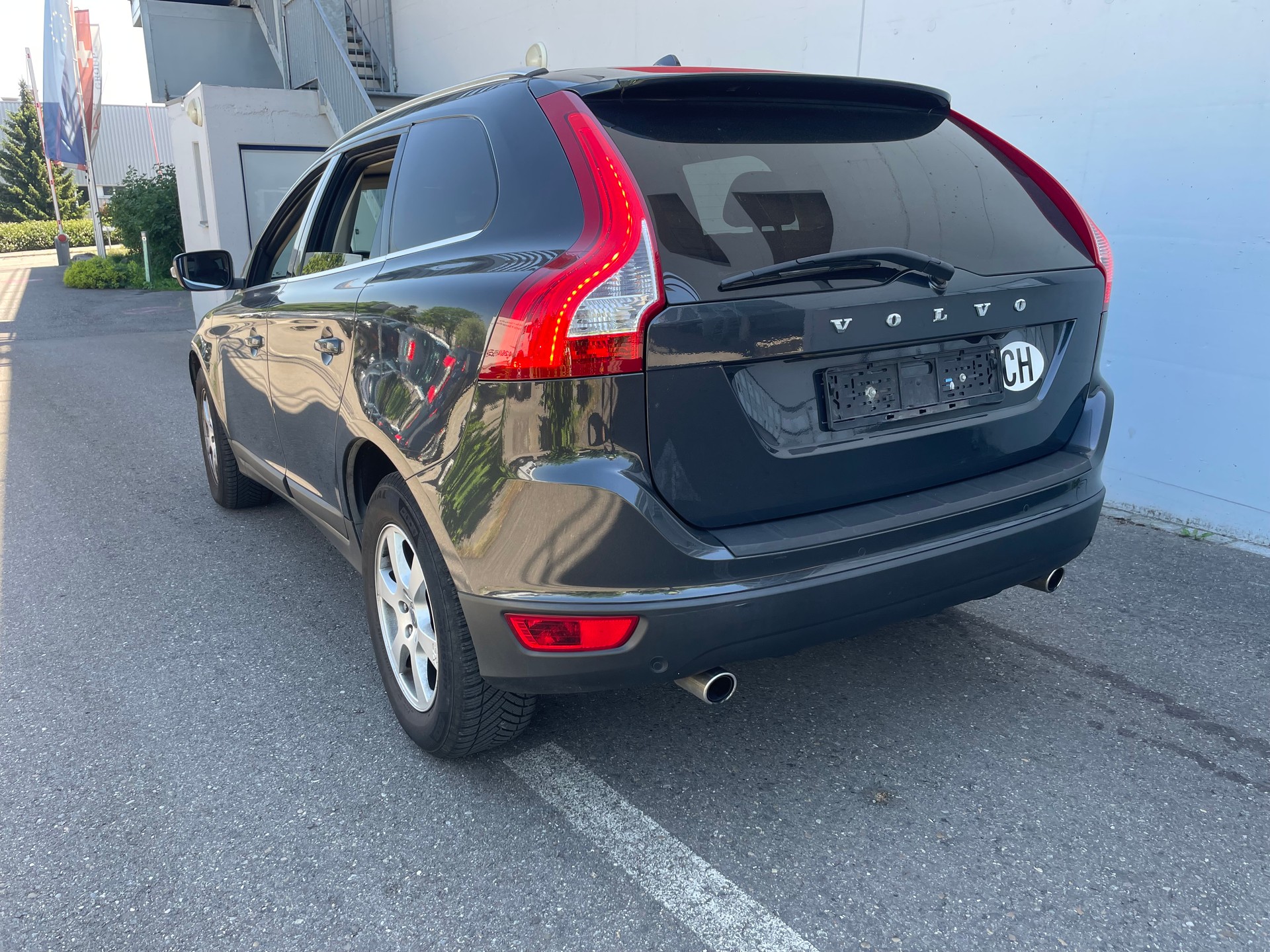 VOLVO XC60 D3 AWD R-Design-image-3