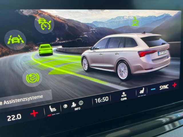 SKODA Octavia Combi 2.0 TSI Ambition DSG 4x4-image-14