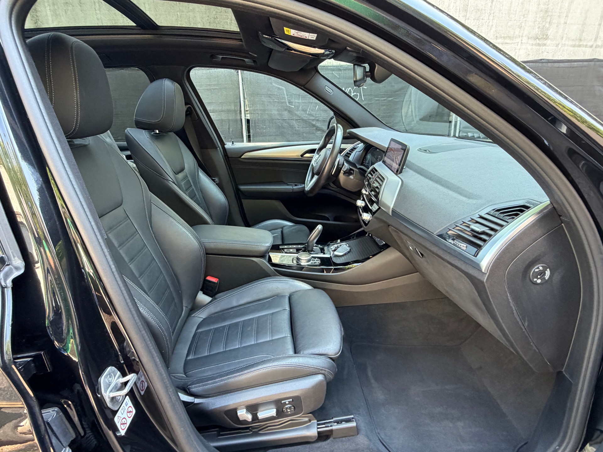 BMW X3 xDrive 30e M Sport-showroom-element-1