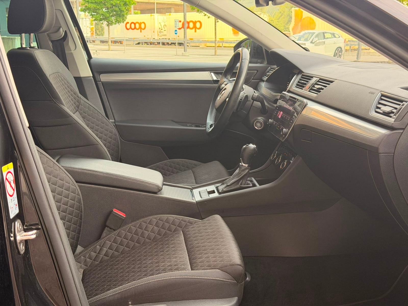 SKODA Superb Combi 2.0 TDi Ambition 4x4 DSG-image-23