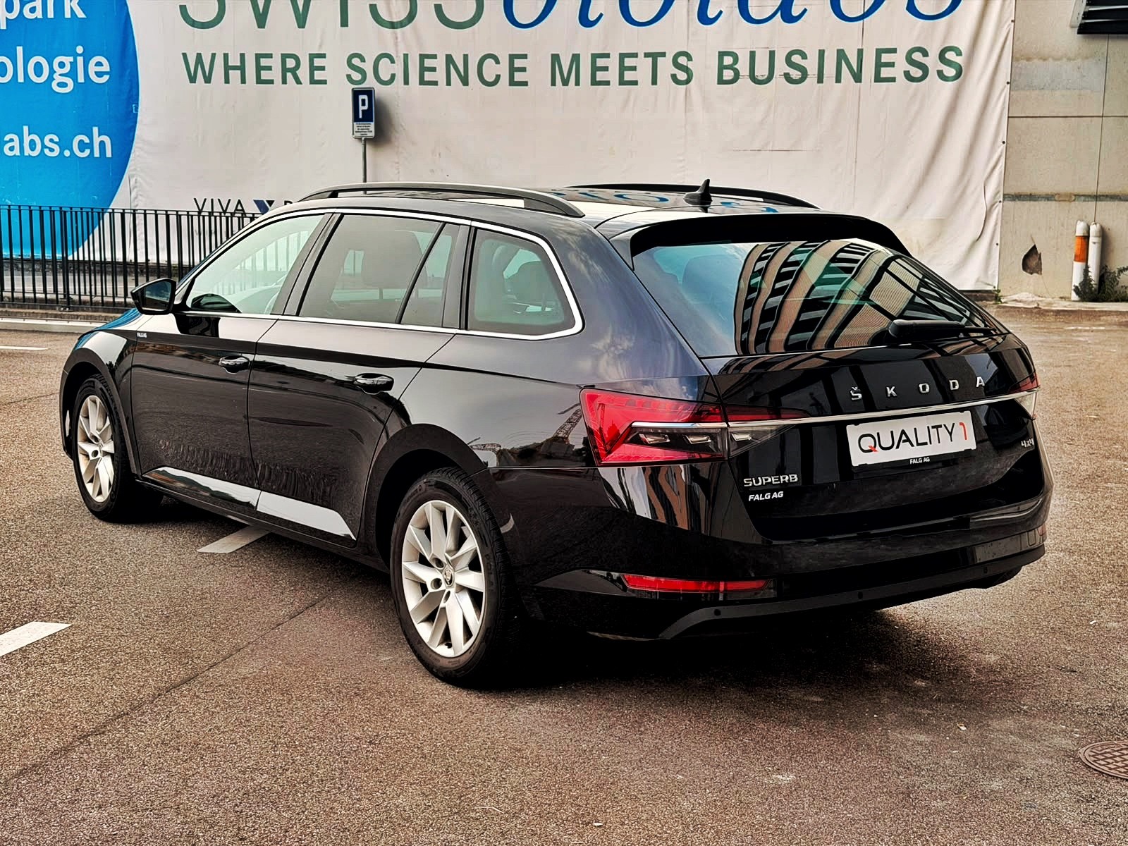 SKODA Superb Combi 2.0 TDi Ambition 4x4 DSG-showroom-element-2