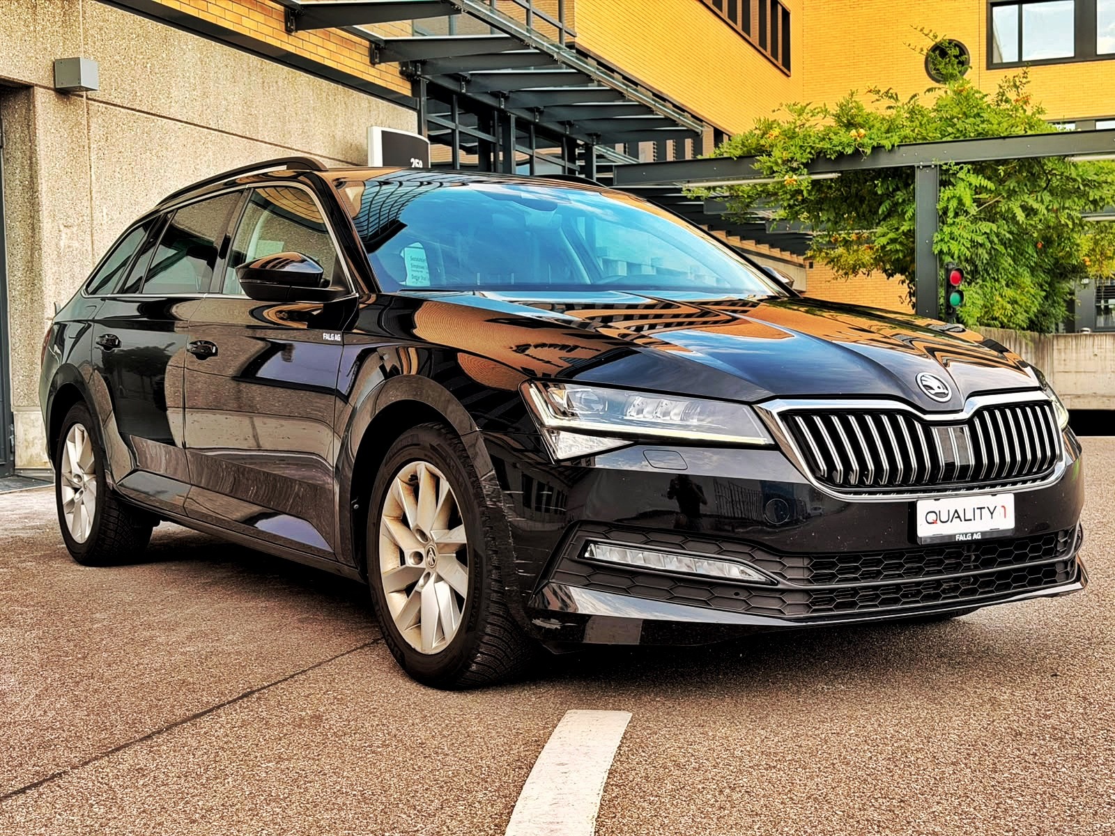 SKODA Superb Combi 2.0 TDi Ambition 4x4 DSG-image-6