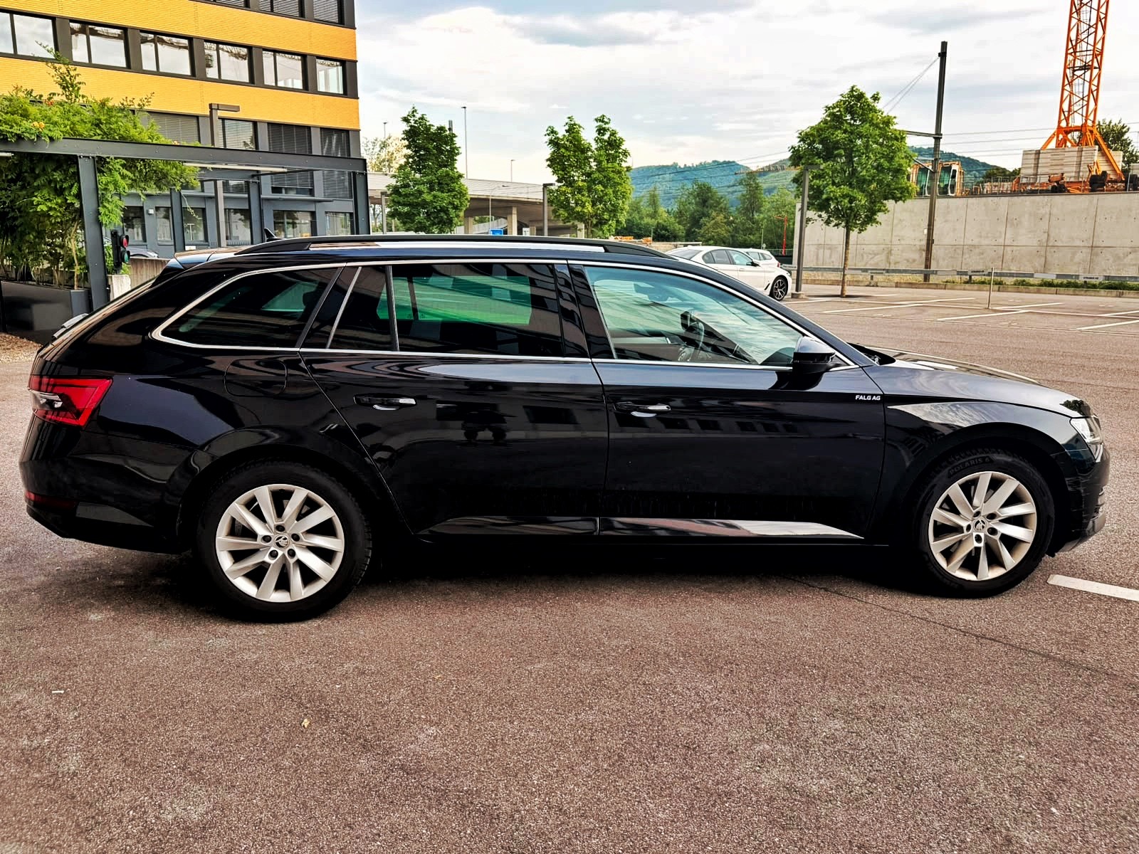 SKODA Superb Combi 2.0 TDi Ambition 4x4 DSG-showroom-element-3