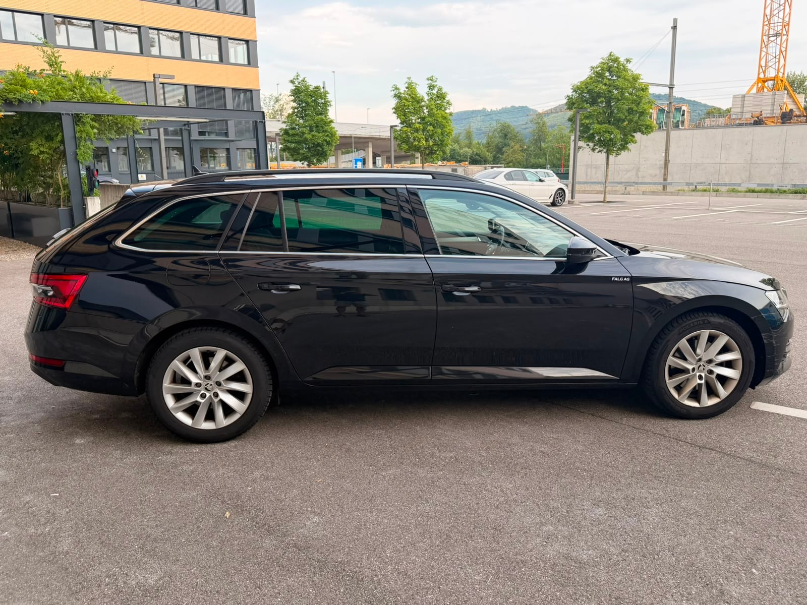 SKODA Superb Combi 2.0 TDi Ambition 4x4 DSG-image-7